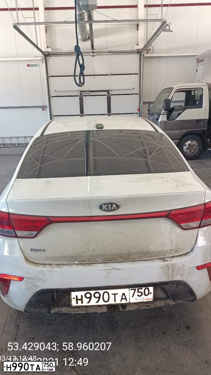 Фото автомобиля KIA RIO, 2017 — госномер О874ВЕ799. Цвет: Белый