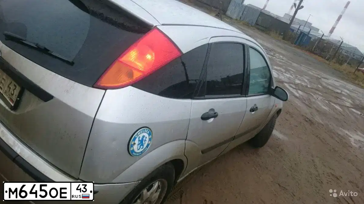 Фото автомобиля FORD FOCUS, 2003 — госномер А021РЕ43. Цвет: серебристый