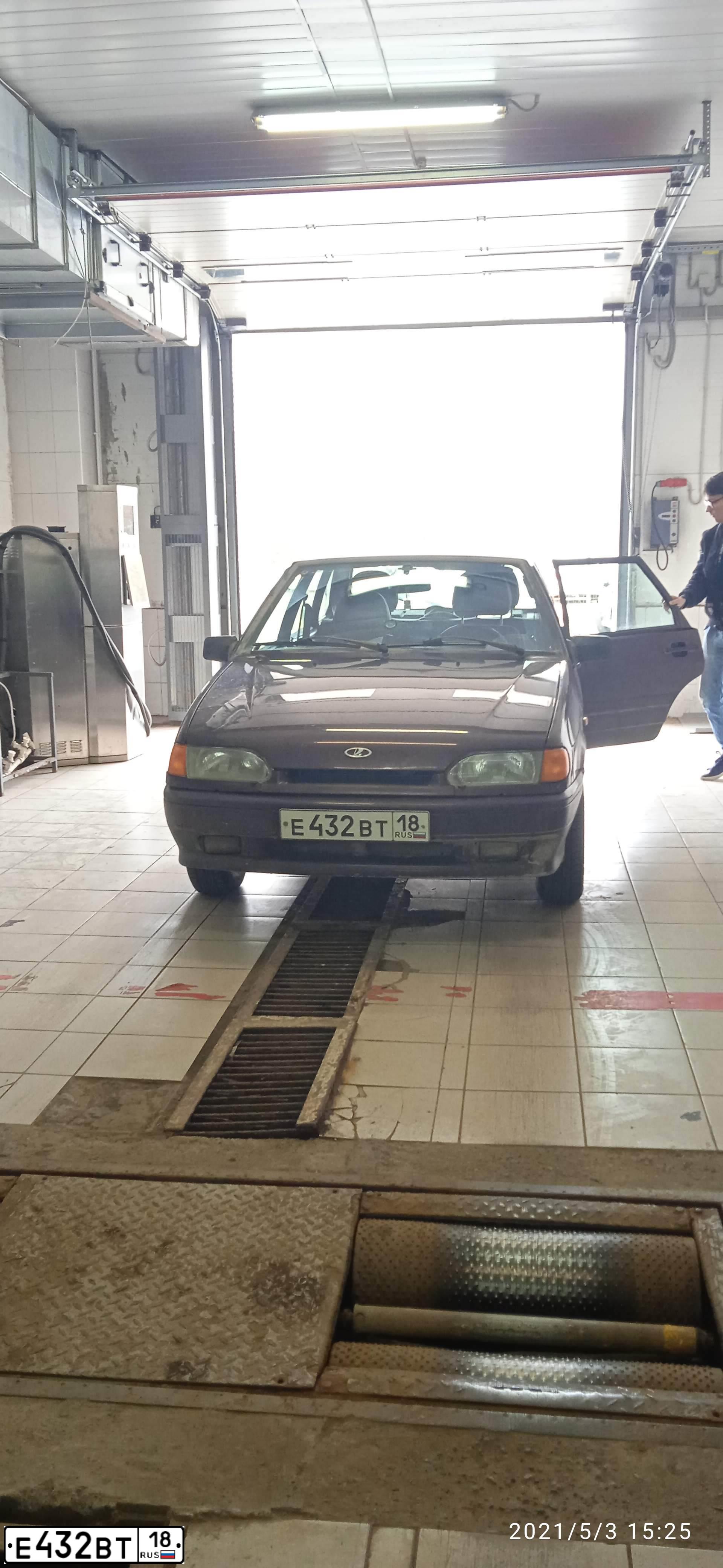 Фото автомобиля LADA 2114 SAMARA, 2012 — госномер Е432ВТ18. Цвет: ТЕМНО-ВИШНЕВЫЙ
