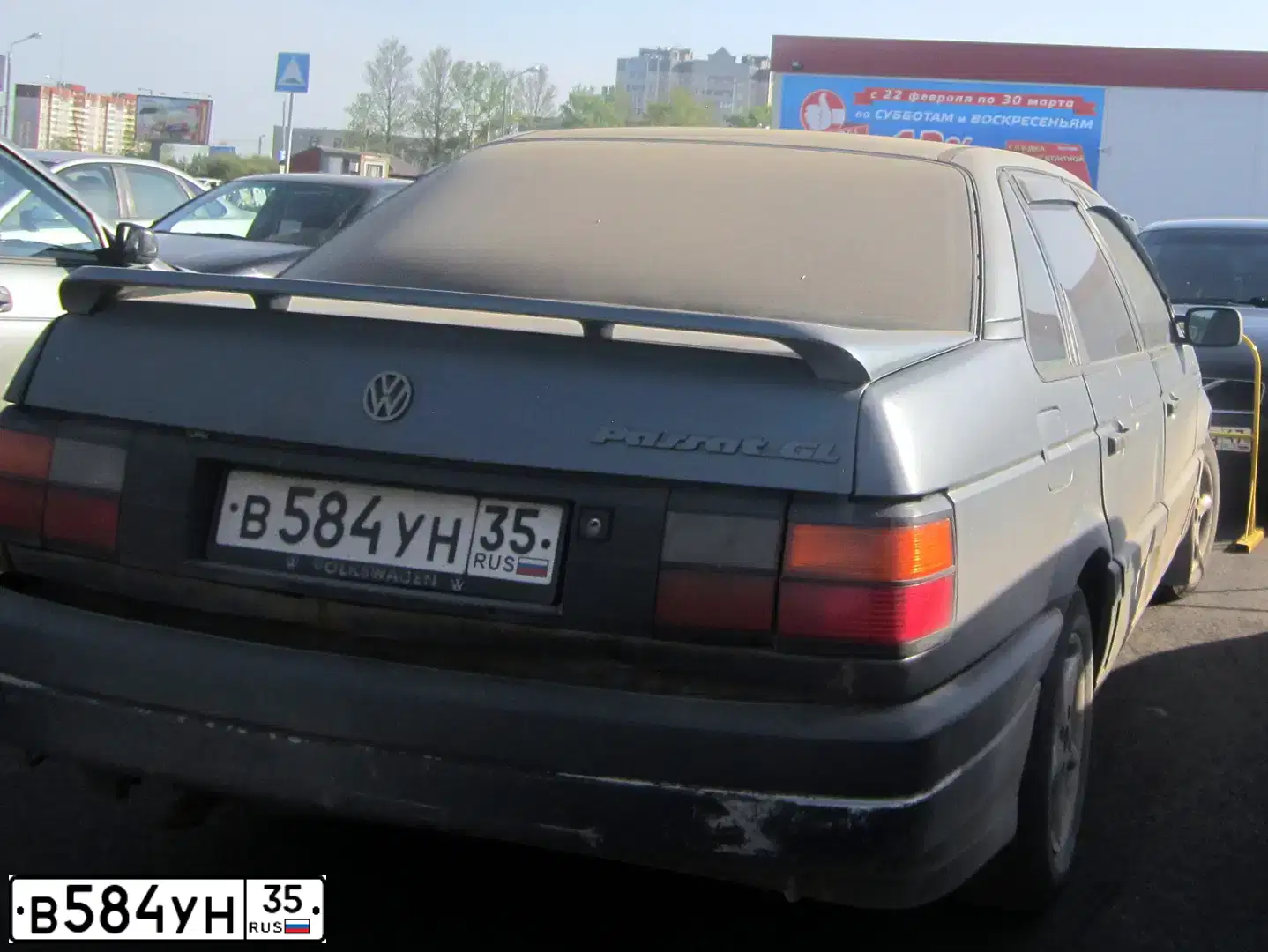 Фото автомобиля VOLKSWAGEN PASSAT, 1988 — госномер В584УН35. Цвет: СЕРО-ГОЛУБОЙ
