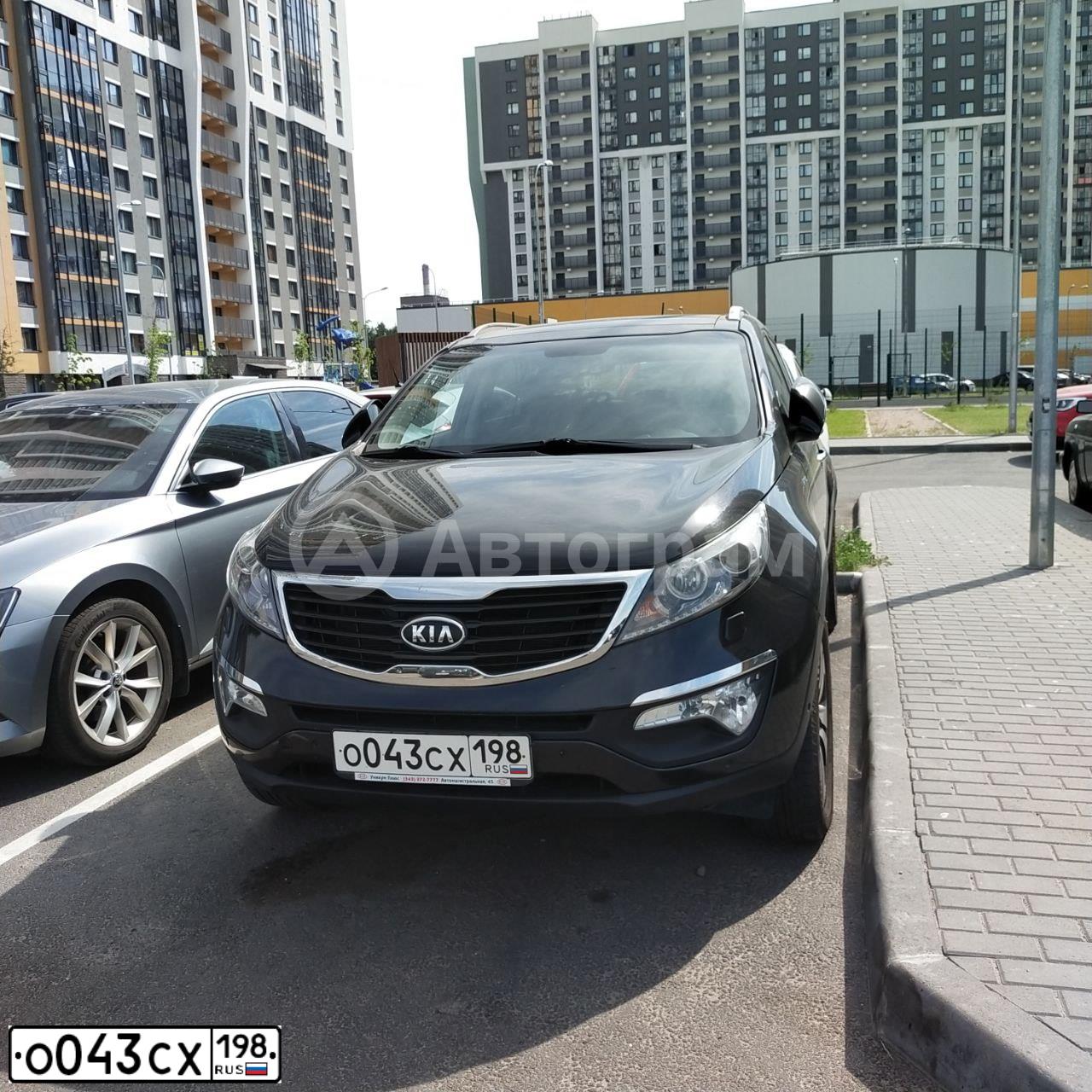 Фото автомобиля KIA SPORTAGE, 2011 — госномер О043СХ198. Цвет: ЧЕРНЫЙ ПЕРЛАМУТР