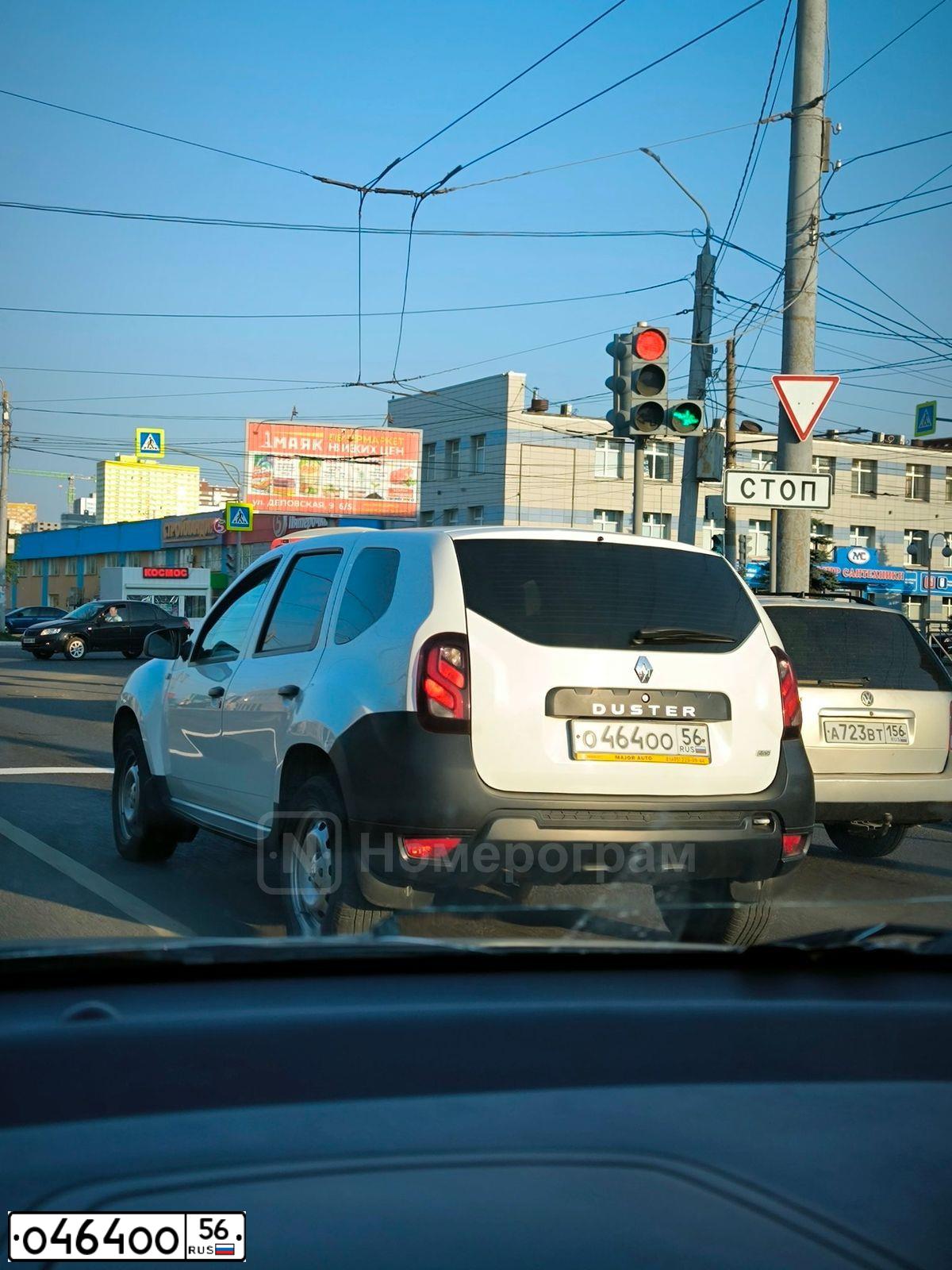 Фото автомобиля FORD FOCUS, 2008 — госномер О464ОО56. Цвет: СЕРЕБРИСТЫЙ