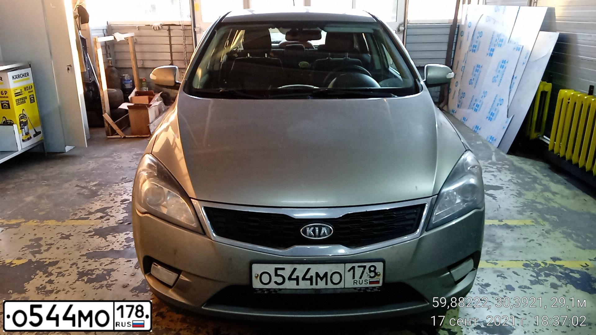 Фото автомобиля KIA CEE'D, 2011 — госномер О544МО178. Цвет: СЕРЕБРИСТЫЙ