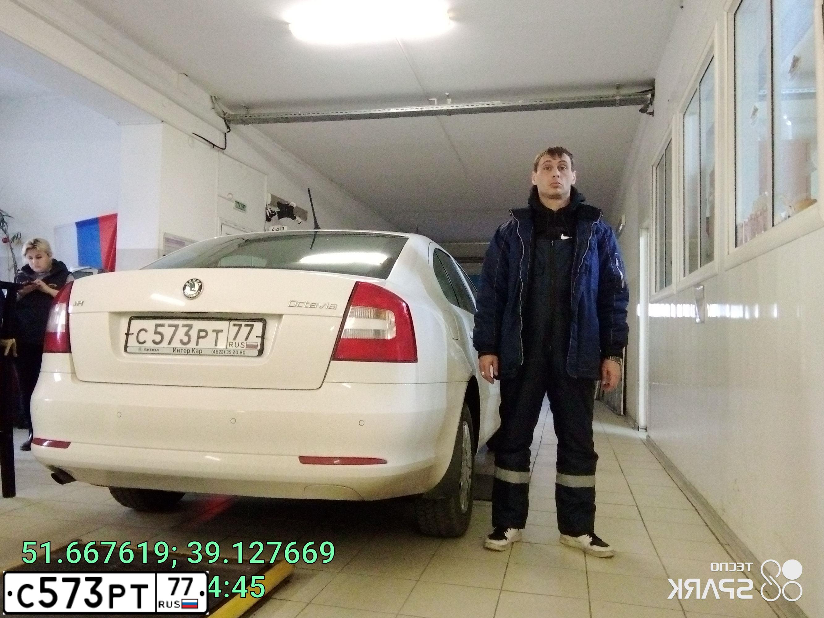 Фото автомобиля SKODA OCTAVIA, 2013 — госномер Х622МР136. Цвет: Белый