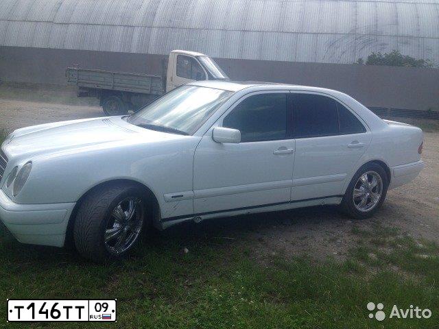 Фото автомобиля MERCEDES E-KLASSE, 1997 — госномер Т146ТТ09. Цвет: БЕЛЫЙ