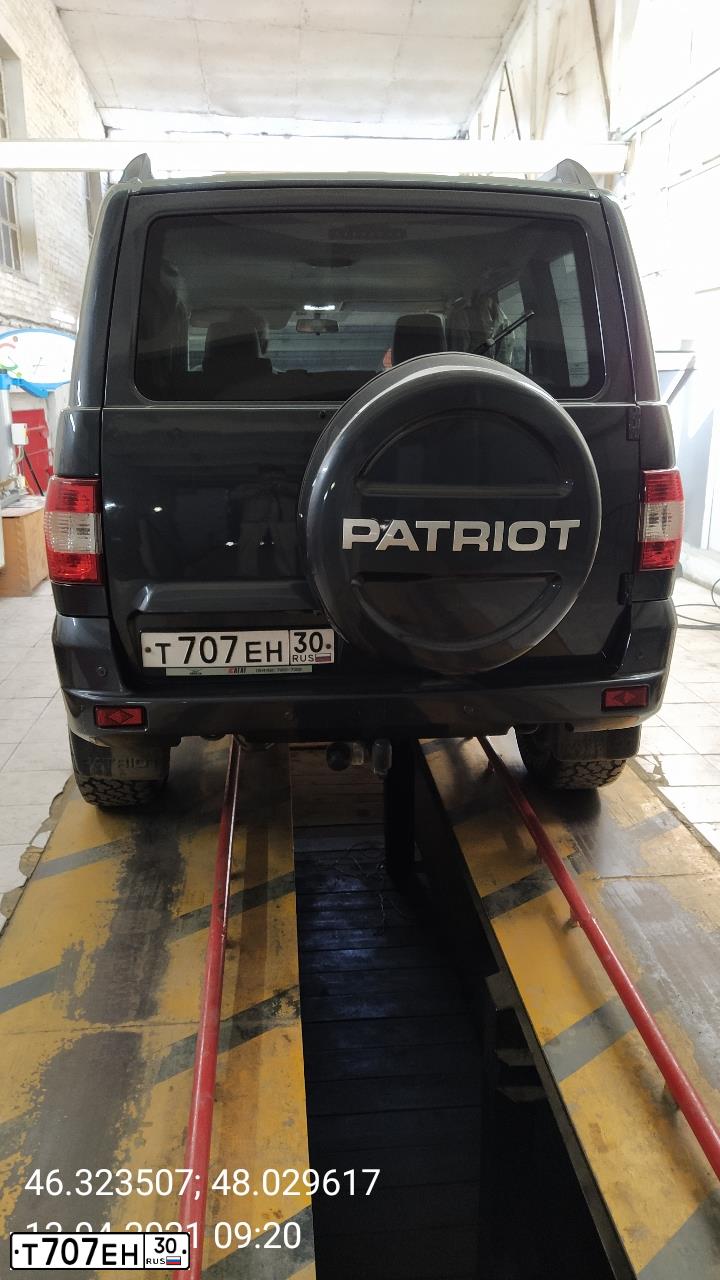 Фото автомобиля UAZ 3163 PATRIOT, 2017 — госномер Т707ЕН30. Цвет: Темно-серый металлик
