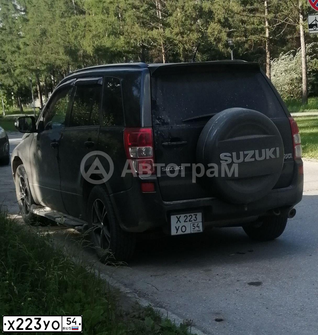 Фото автомобиля SUZUKI /GRAND/ VITARA, 2008 — госномер Х223УО54. Цвет: ЧЕРНЫЙ