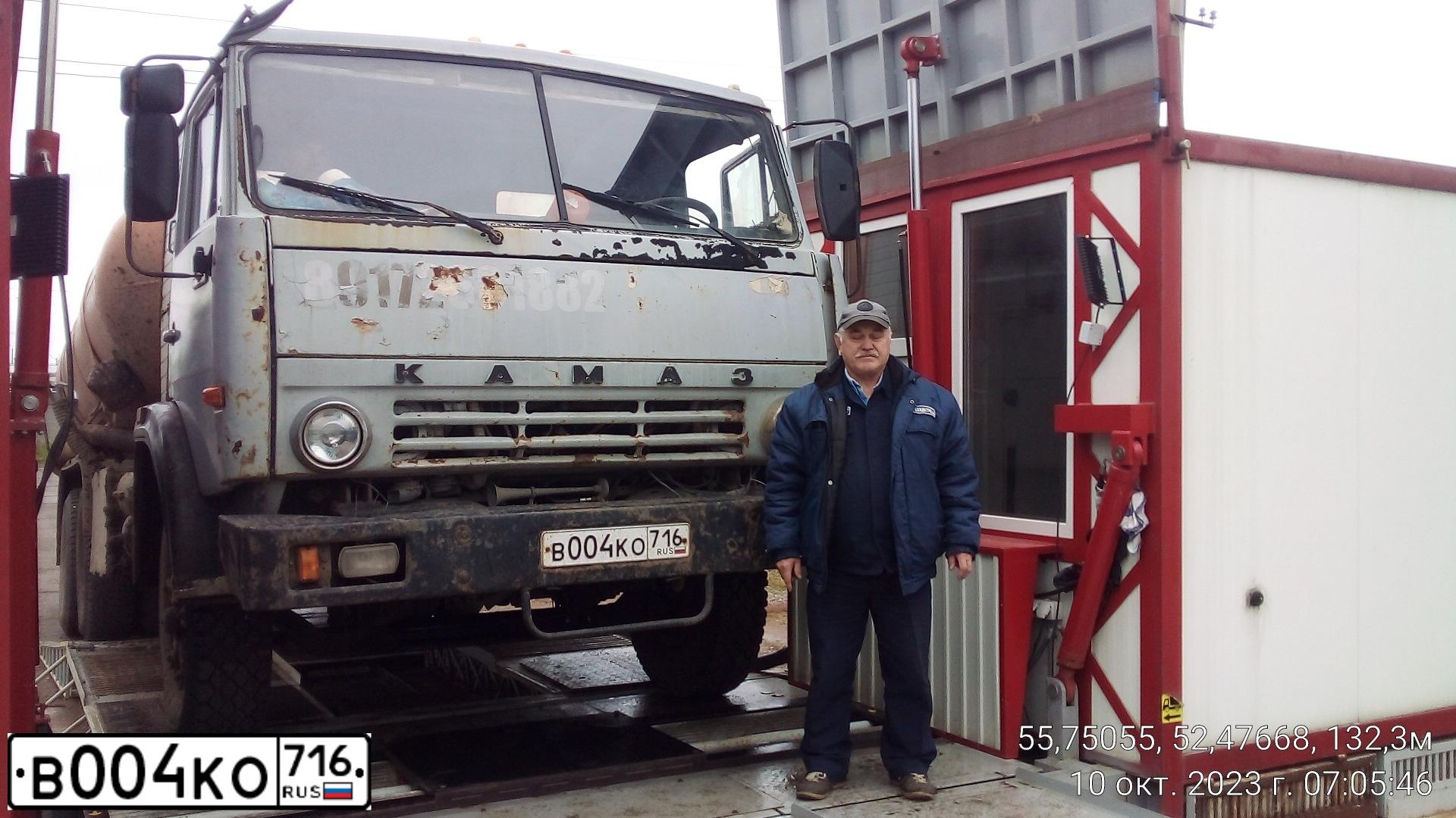 Фото автомобиля KAMAZ 53212 /6X4/, 1995 — госномер В004КО716. Цвет: СВЕТЛО-ДЫМЧАТЫЙ
