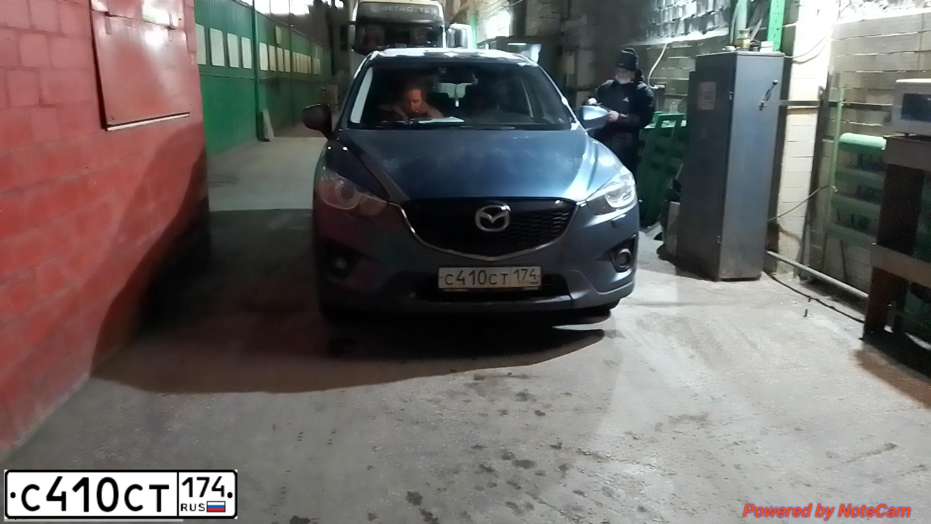 Фото автомобиля MAZDA CX-5, 2014 — госномер С410СТ174. Цвет: голубой