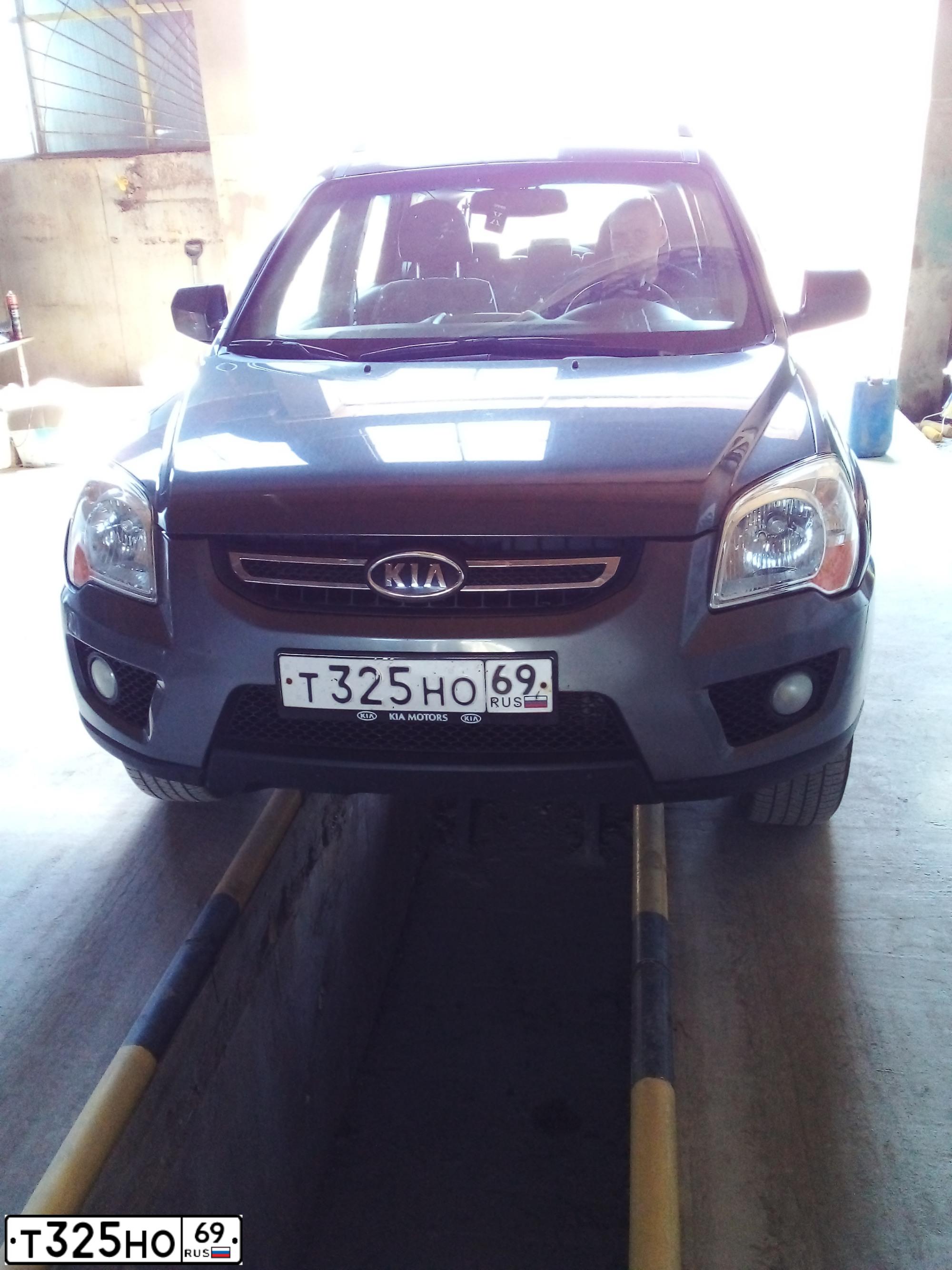 Фото автомобиля KIA SPORTAGE, 2009 — госномер Т325НО69. Цвет: Серебристый