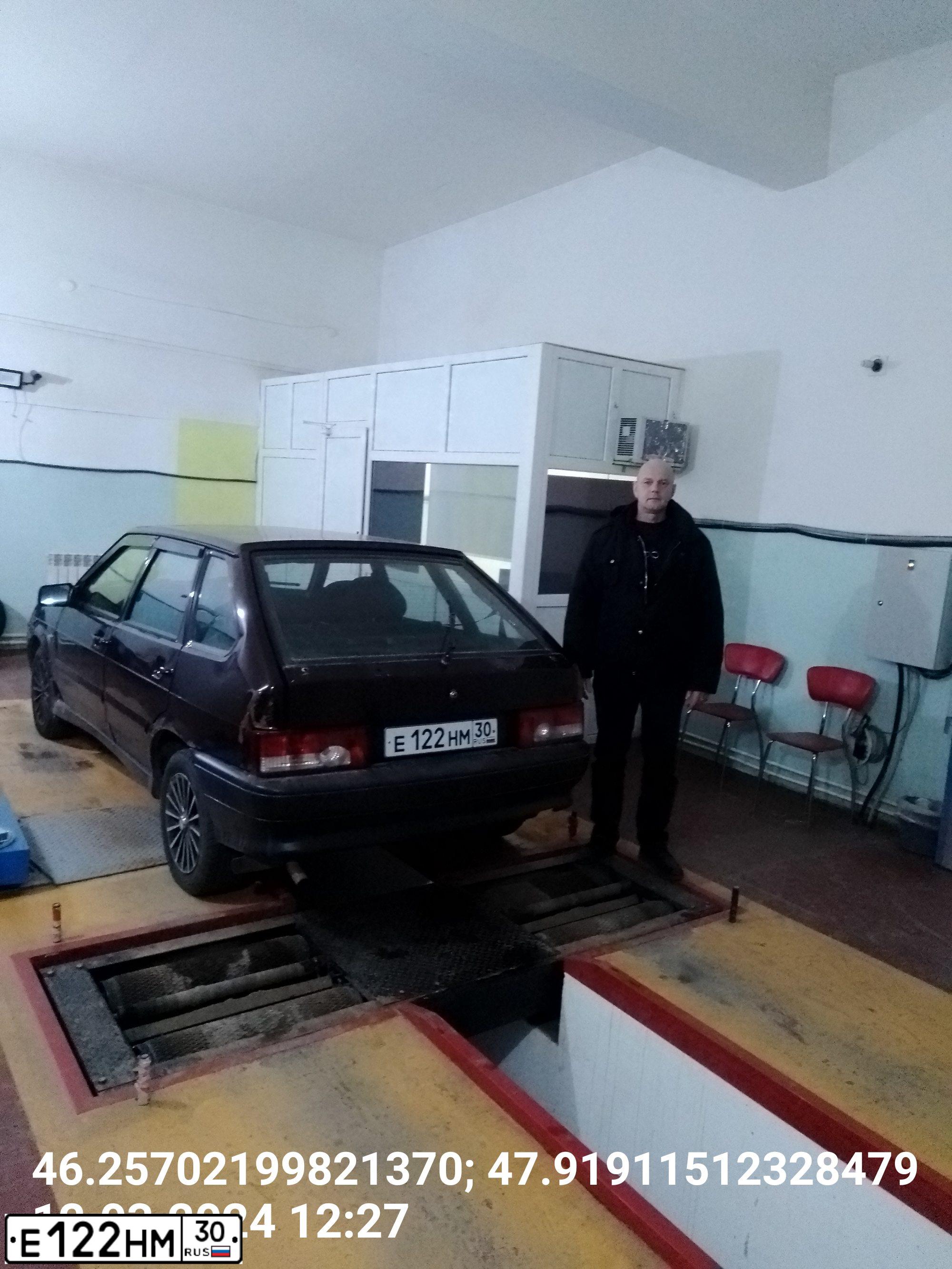 Фото автомобиля LADA 2114 SAMARA, 2012 — госномер Е122НМ30. Цвет: ТЕМНО-ВИШНЕВЫЙ