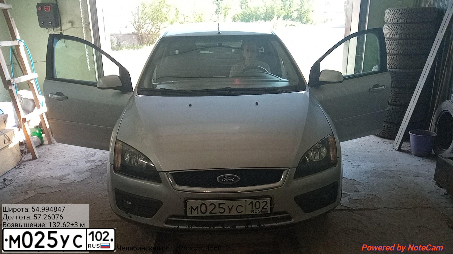 Фото автомобиля FORD FOCUS, 2007 — госномер М025УС102. Цвет: СЕРЕБРИСТЫЙ