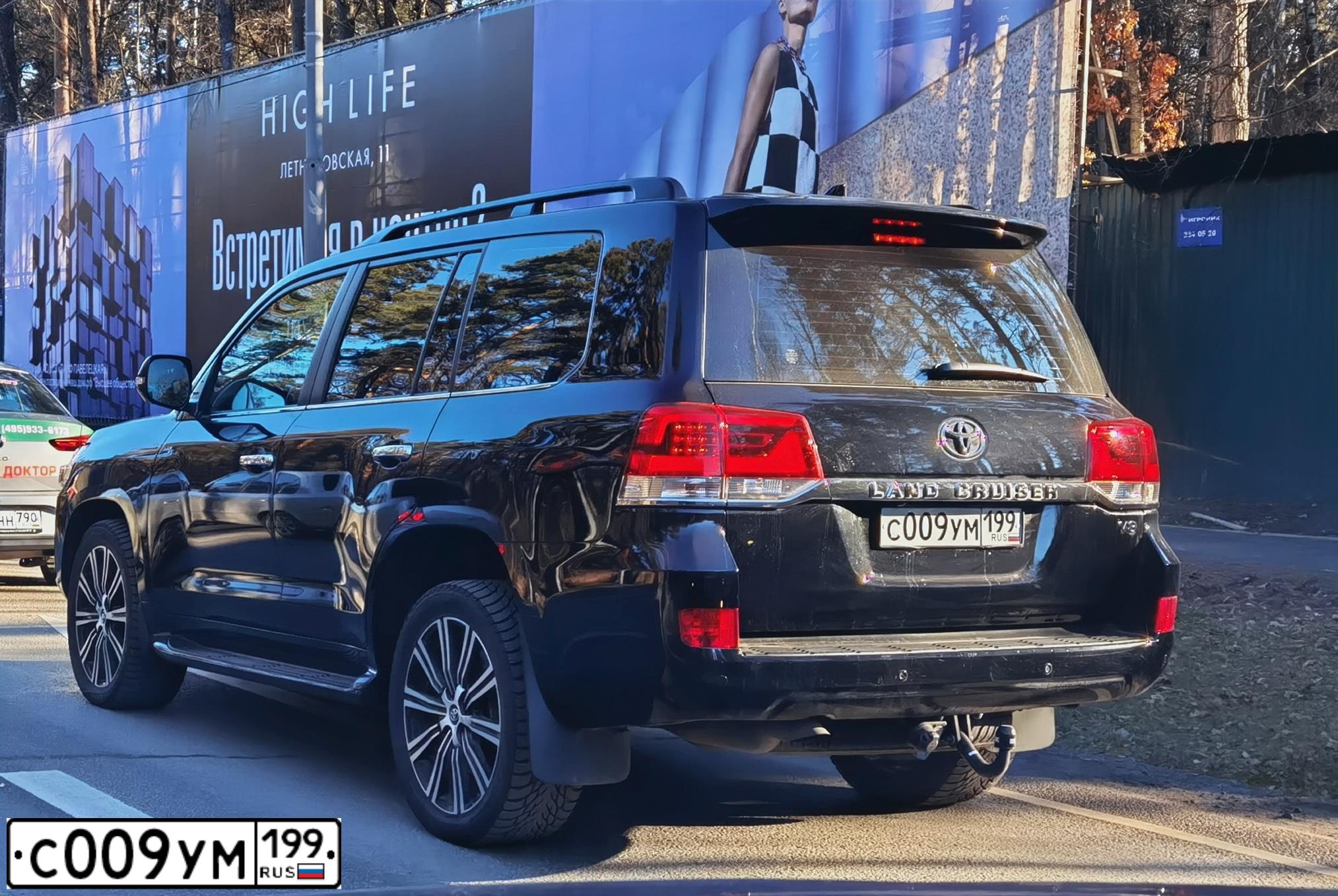 Фото автомобиля MITSUBISHI PAJERO, 2008 — госномер Р054НТ799. Цвет: ЗЕЛЕНЫЙ
