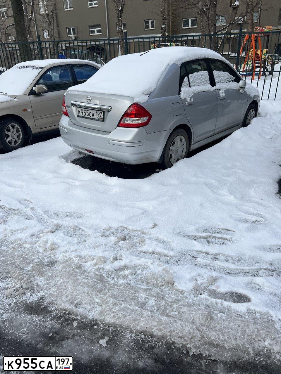 Фото автомобиля NISSAN TIIDA, 2011 — госномер К955СА197. Цвет: СЕРЫЙ