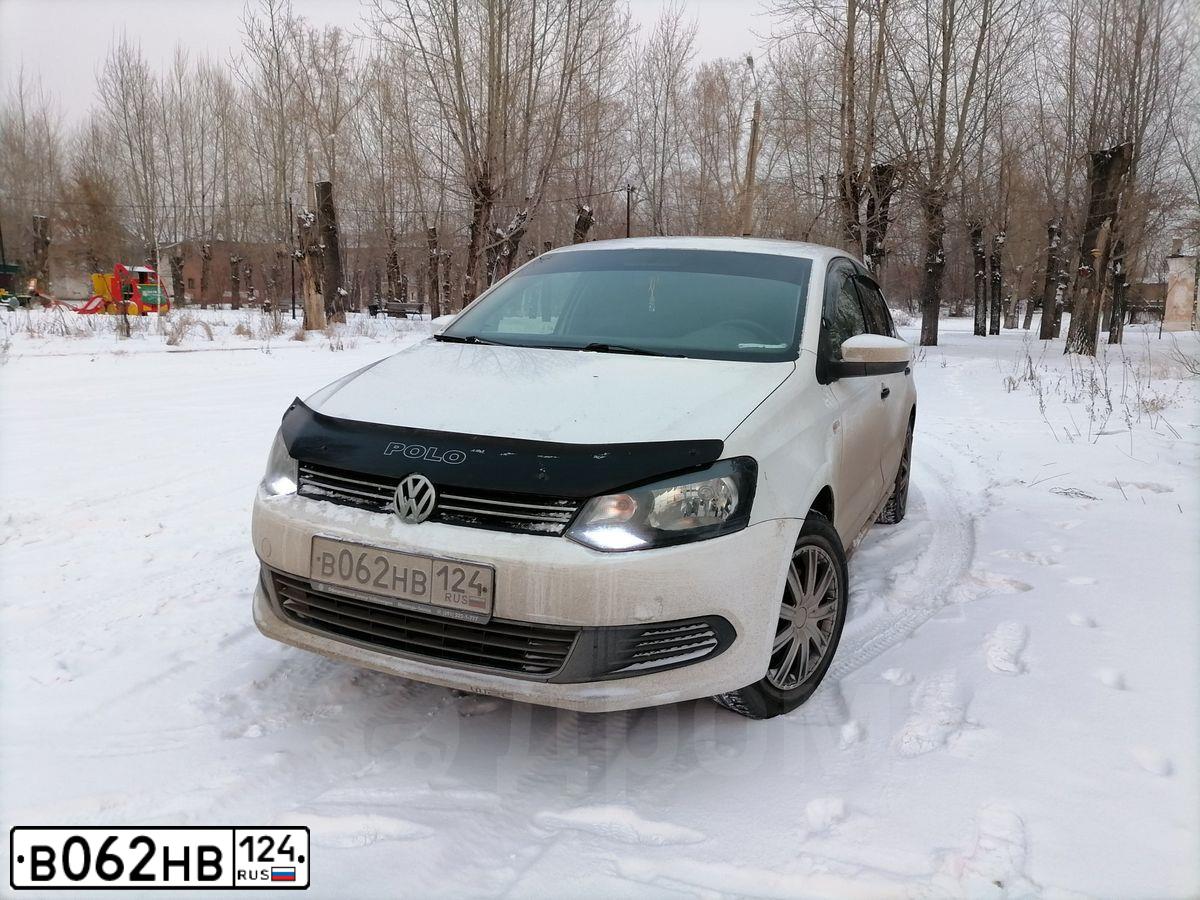 Фото автомобиля VOLKSWAGEN POLO, 2012 — госномер В062НВ124. Цвет: Белый