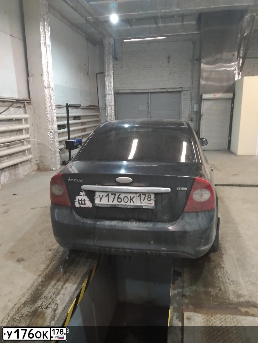 Фото автомобиля FORD FOCUS, 2008 — госномер У176ОК178. Цвет: ЧЕРНЫЙ