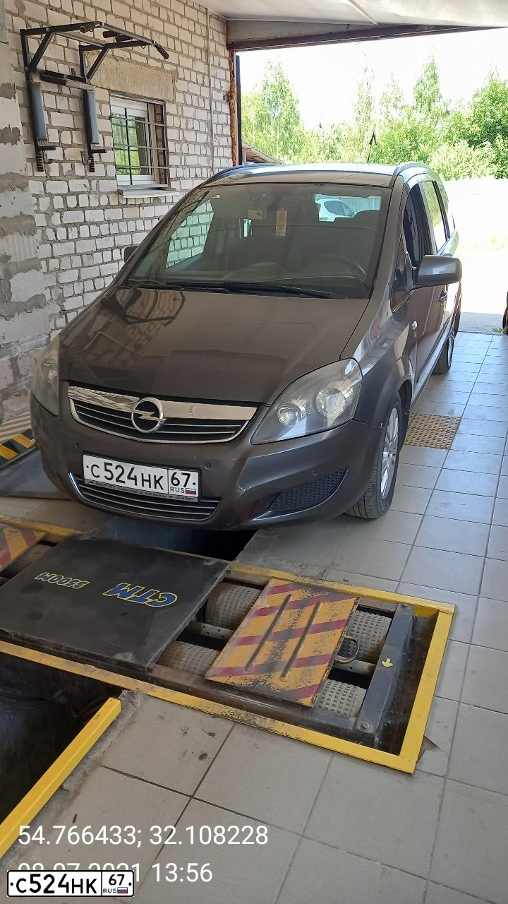 Фото автомобиля OPEL ZAFIRA, 2010 — госномер С524НК67. Цвет: СЕРЫЙ