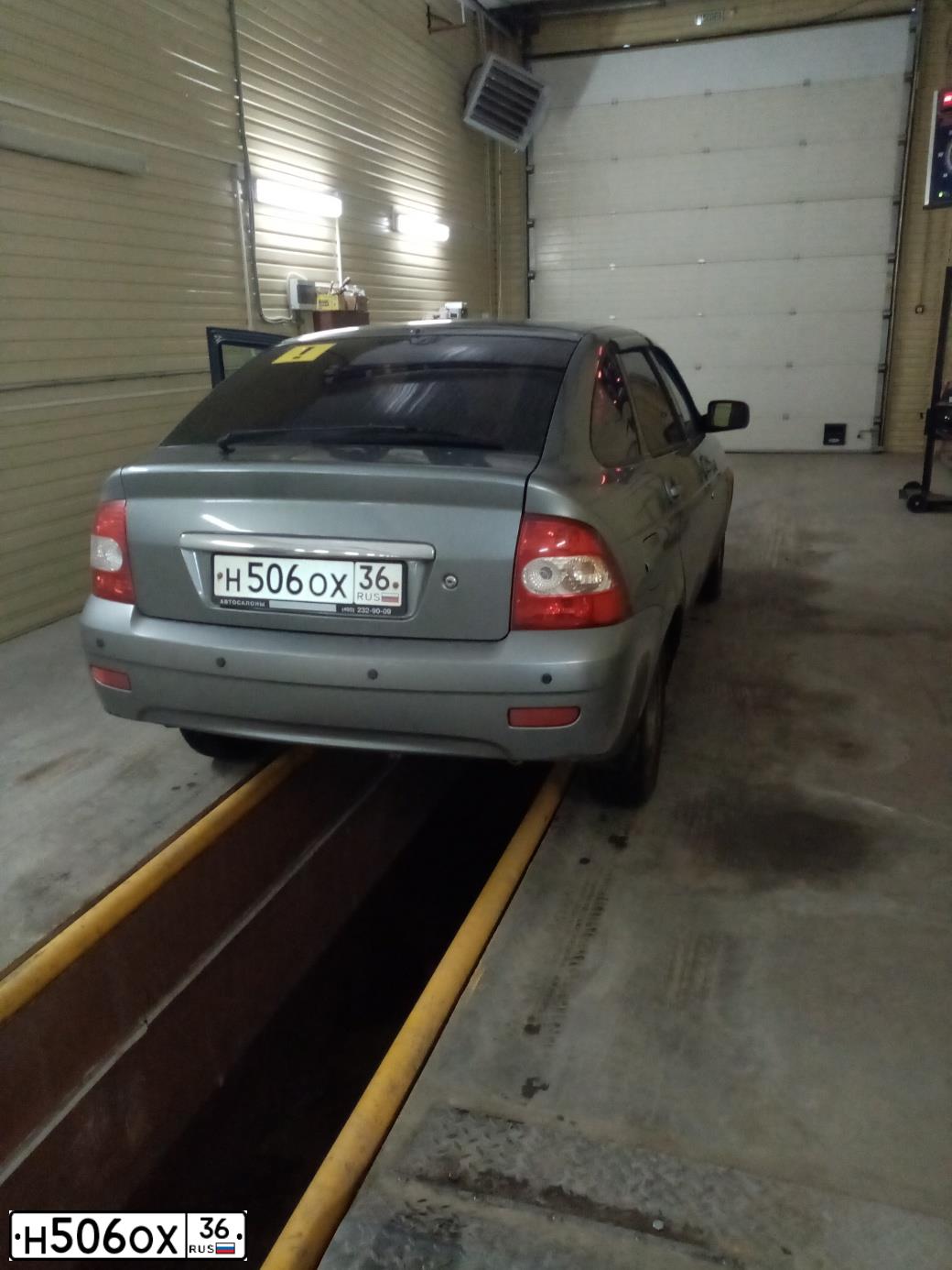 Фото автомобиля LADA 2172 PRIORA, 2008 — госномер Н506ОХ36. Цвет: СРЕДНИЙ СЕРО-ЗЕЛЕНЫЙ МЕТ
