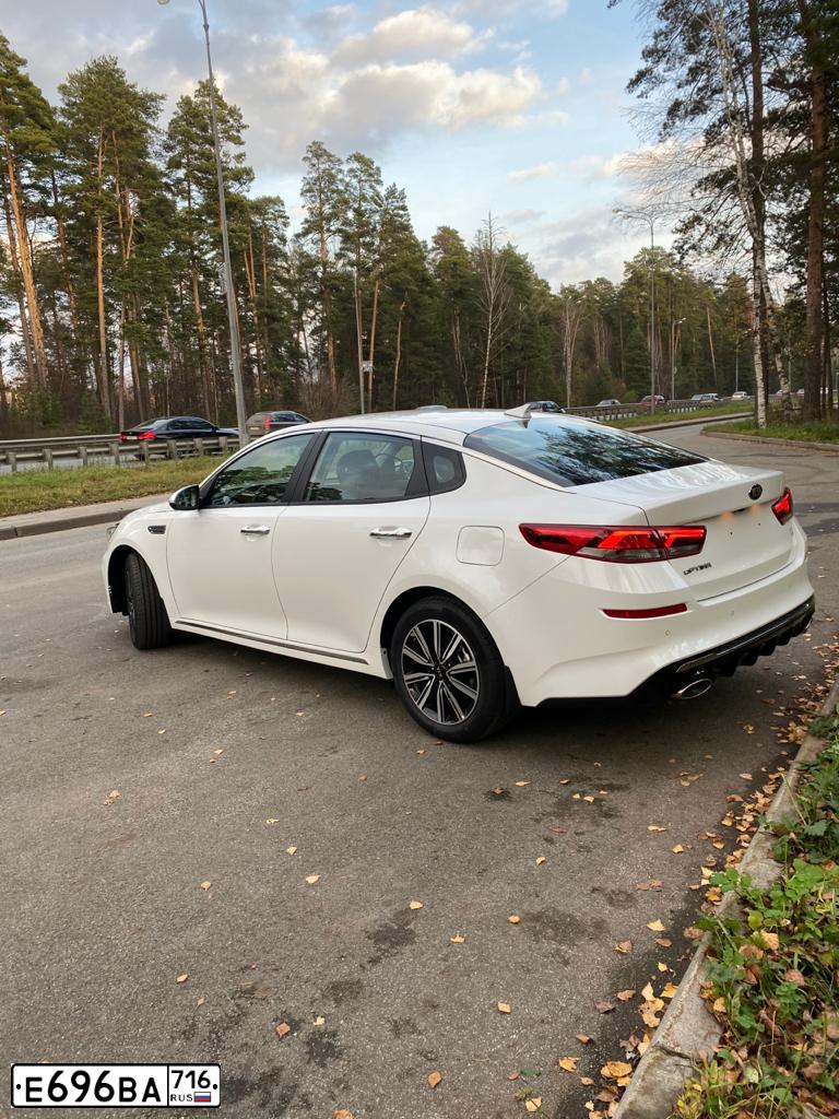 Фото автомобиля KIA MAGENTIS / OPTIMA, 2019 — госномер Е696ВА716. Цвет: Белый