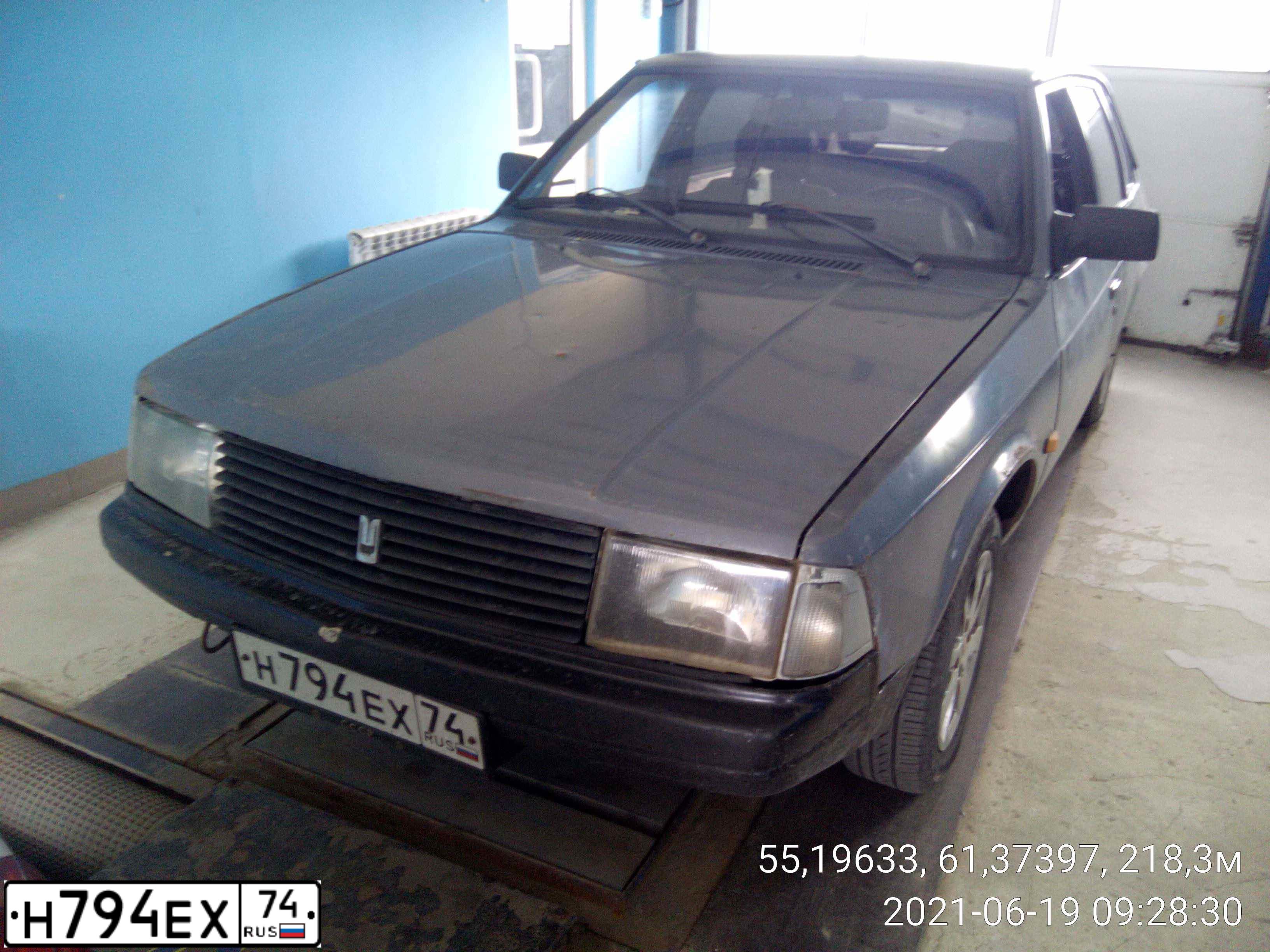 Фото автомобиля AZLK MOSKWITSCH 2141, 1994 — госномер Н794ЕХ74. Цвет: ТЕМНО-СЕРЫЙ