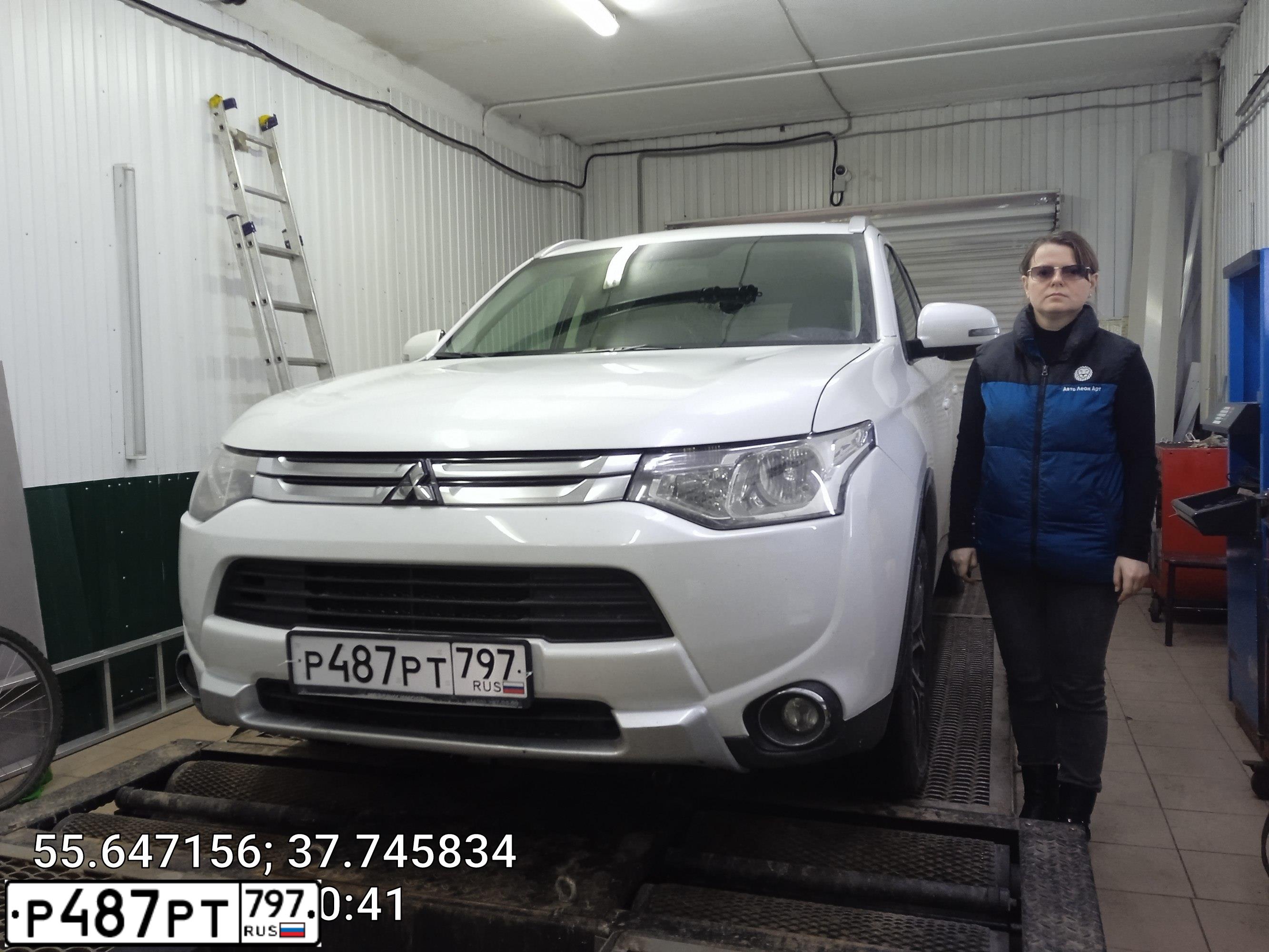 Фото автомобиля MITSUBISHI OUTLANDER, 2014 — госномер Р487РТ797. Цвет: Белый