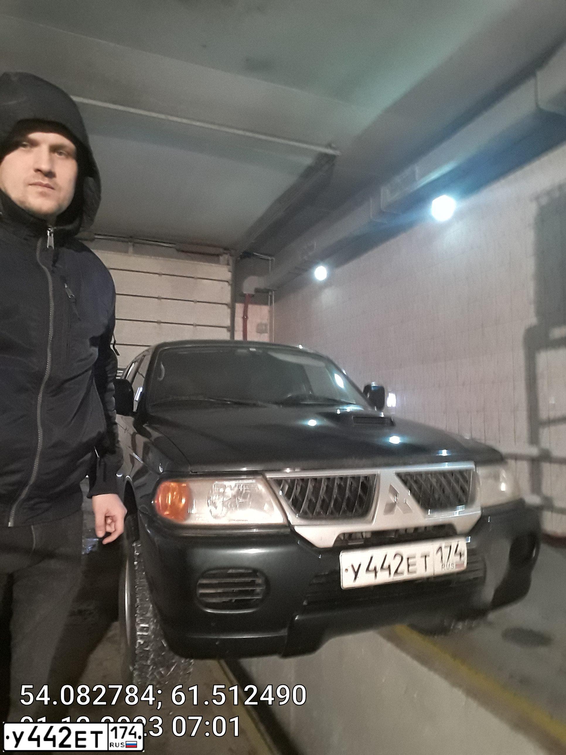 Фото автомобиля MITSUBISHI PAJERO SPORT, 2008 — госномер У442ЕТ174. Цвет: ЗЕЛЕНЫЙ
