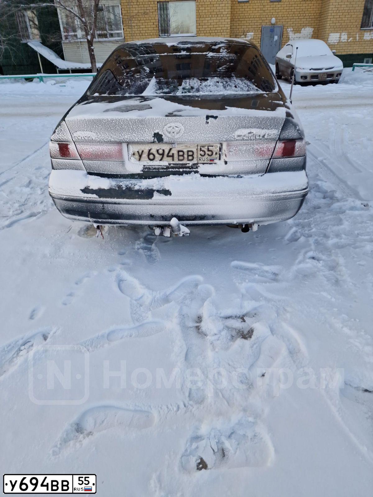 Фото автомобиля TOYOTA CAMRY, 1998 — госномер У694ВВ55. Цвет: Темно-зеленый