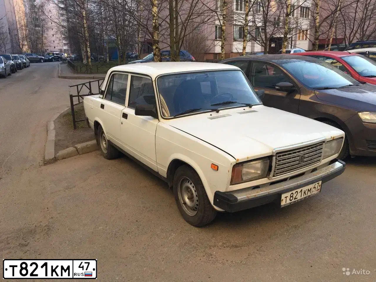 Фото автомобиля LADA 2107 LADA, 2011 — госномер В607ХС198. Цвет: ЯРКО-БЕЛЫЙ