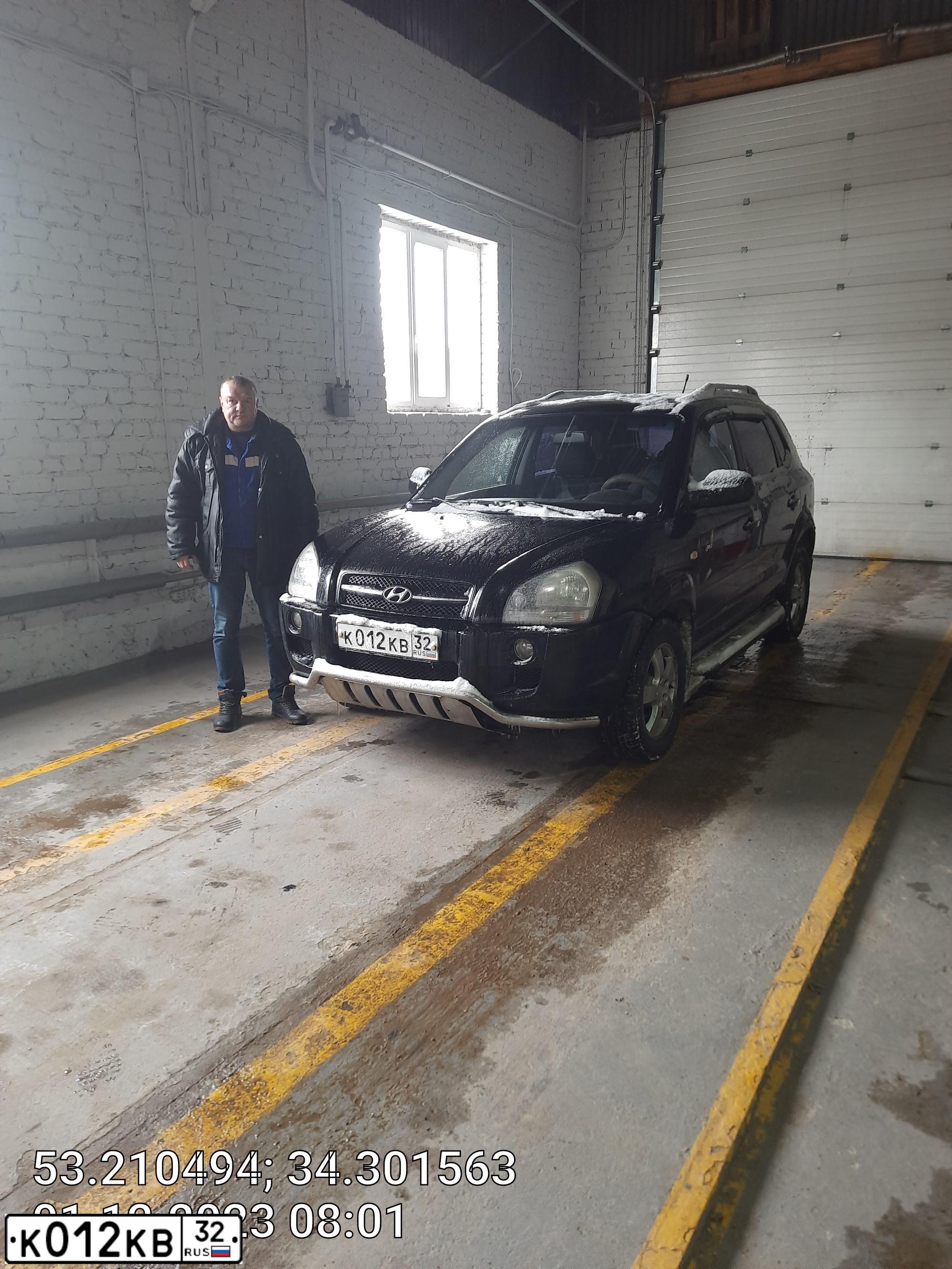 Фото автомобиля HYUNDAI TUCSON, 2006 — госномер К012КВ32. Цвет: ЧЕРНЫЙ