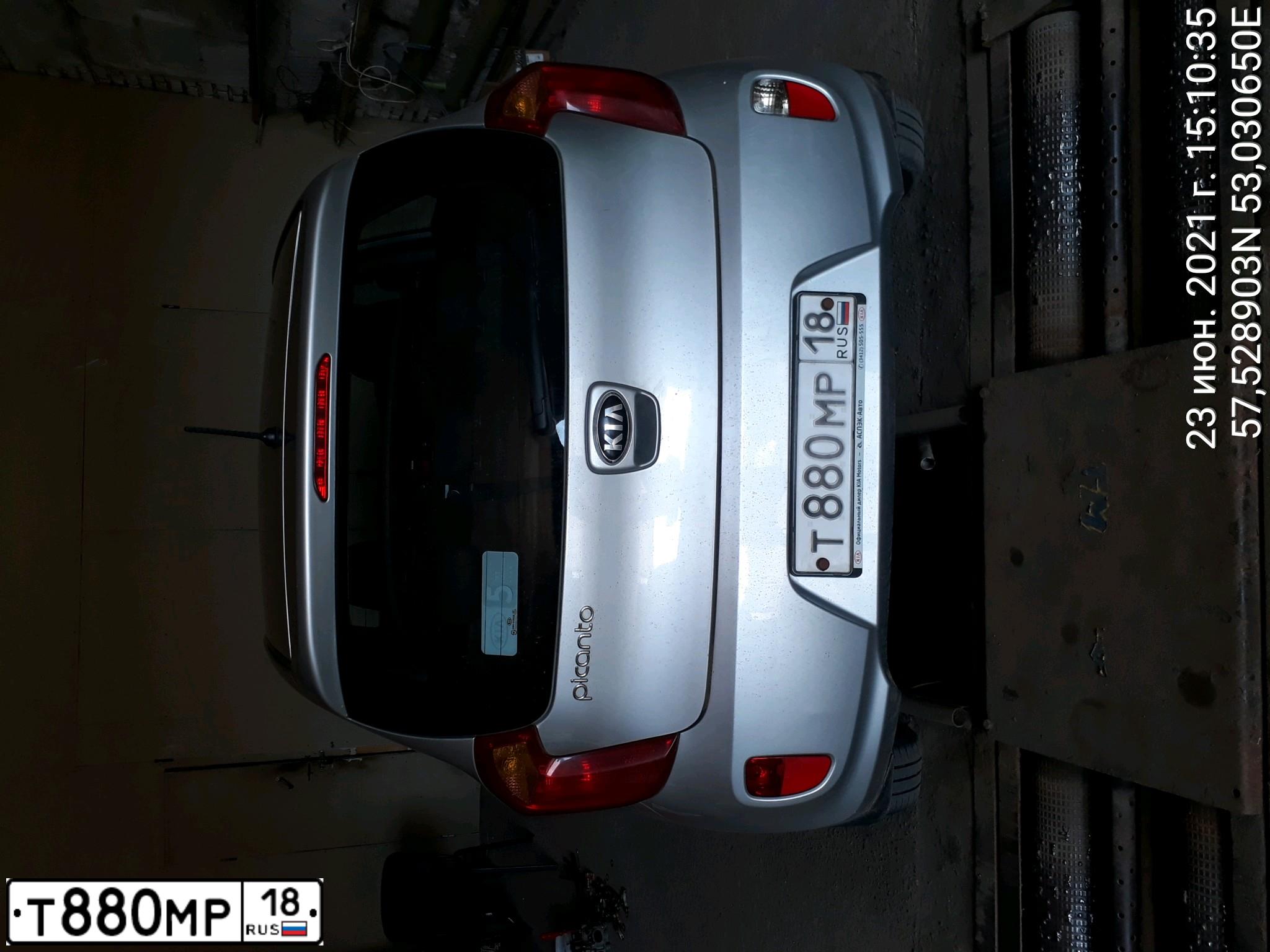 Фото автомобиля KIA PICANTO / MORNING, 2013 — госномер Т880МР18. Цвет: Серебристый