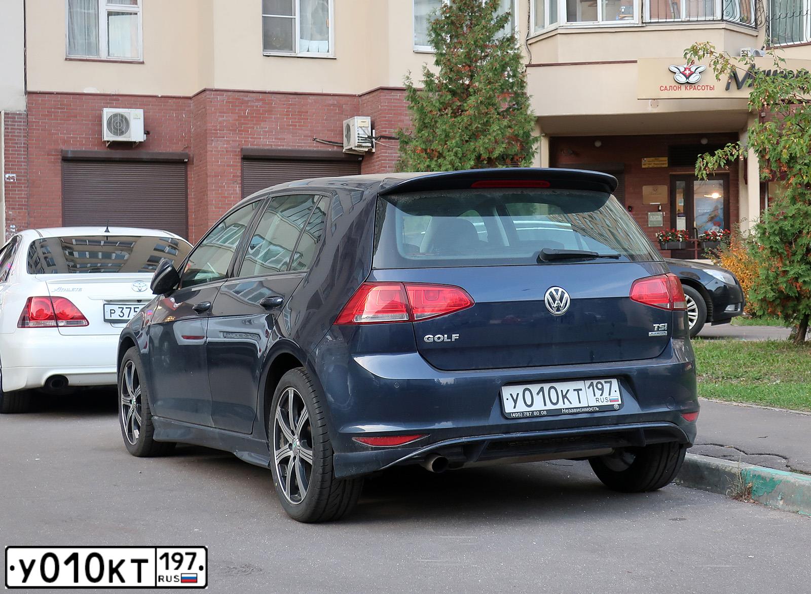 Фото автомобиля VOLKSWAGEN GOLF, 2013 — госномер У010КТ197. Цвет: СИНИЙ ТЕМНЫЙ