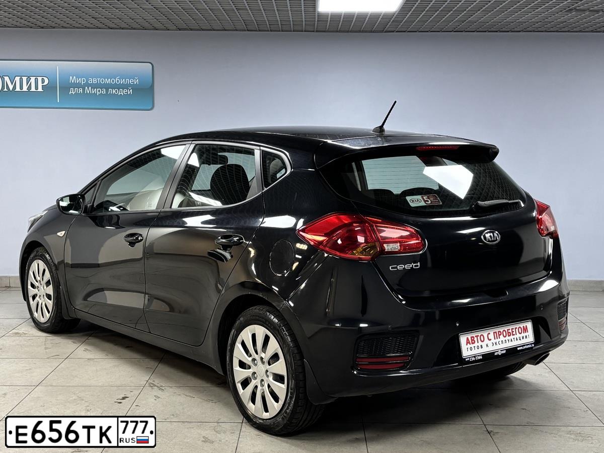 Фото автомобиля KIA CEED, 2015 — госномер Р729ОВ186. Цвет: ЧЕРНЫЙ ПЕРЛАМУТР