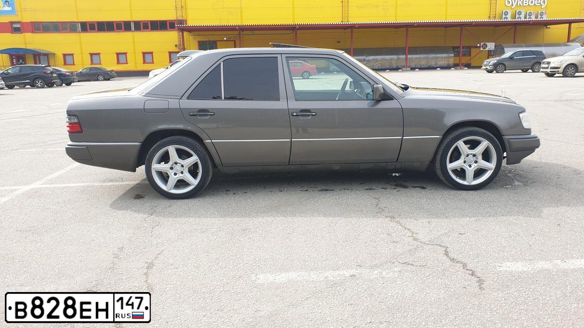 Фото автомобиля MERCEDES E-KLASSE, 1992 — госномер С202СЕ198. Цвет: СЕРЫЙ МЕТАЛЛИК
