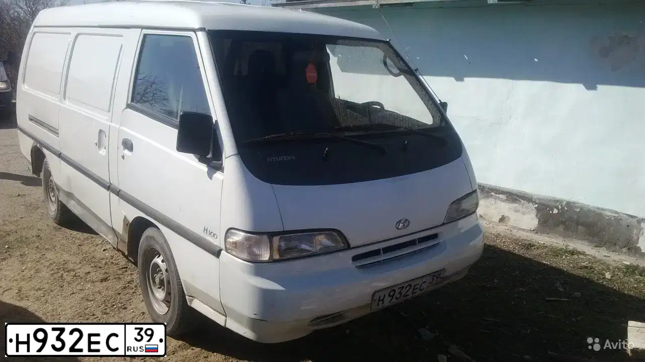 Фото автомобиля HYUNDAI H 1/H 100/STAREX, 1994 — госномер Н932ЕС39. Цвет: БЕЛЫЙ