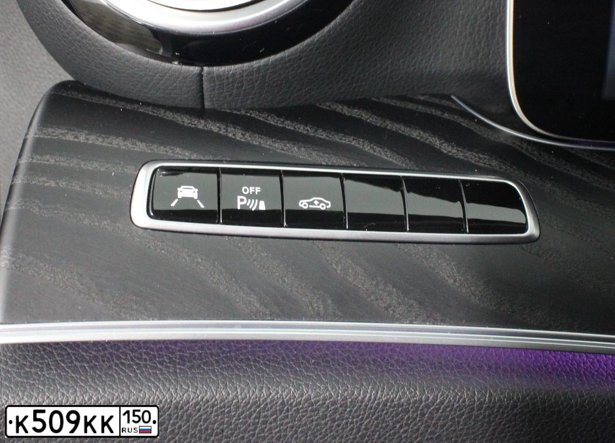 Фото автомобиля MERCEDES E-KLASSE, 2011 — госномер К577ТР750. Цвет: Белый