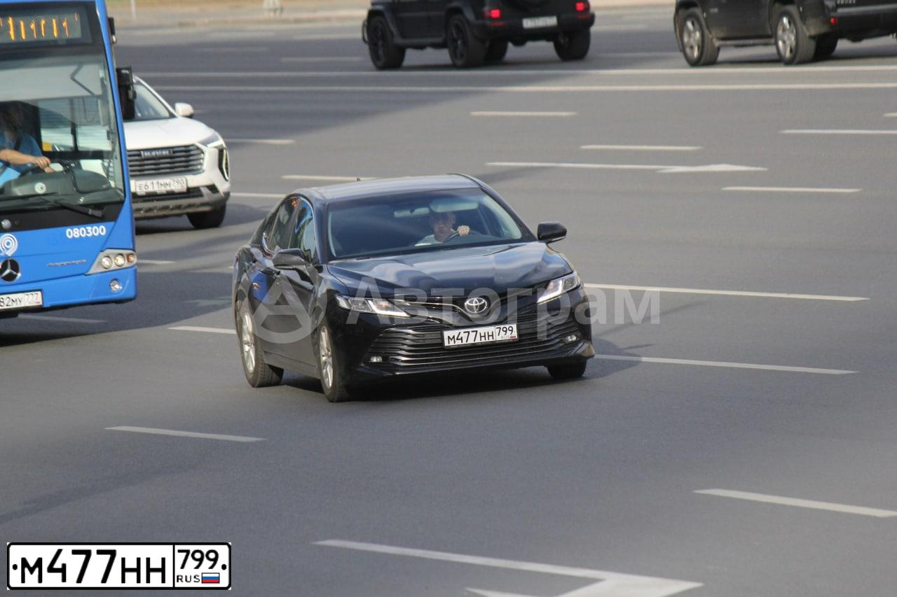 Фото автомобиля TOYOTA CAMRY, 2020 — госномер М477НН799. Цвет: ЧЕРНЫЙ