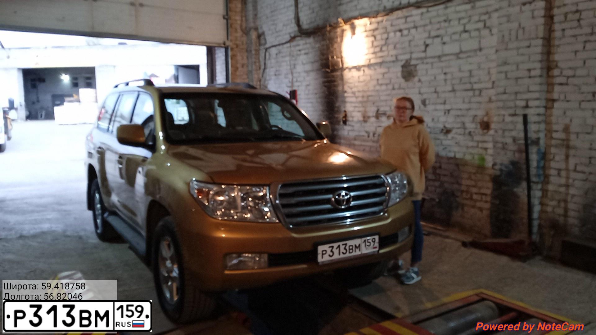 Фото автомобиля TOYOTA LAND CRUISER 200, 2008 — госномер Р662МВ159. Цвет: ЗОЛОТИСТЫЙ