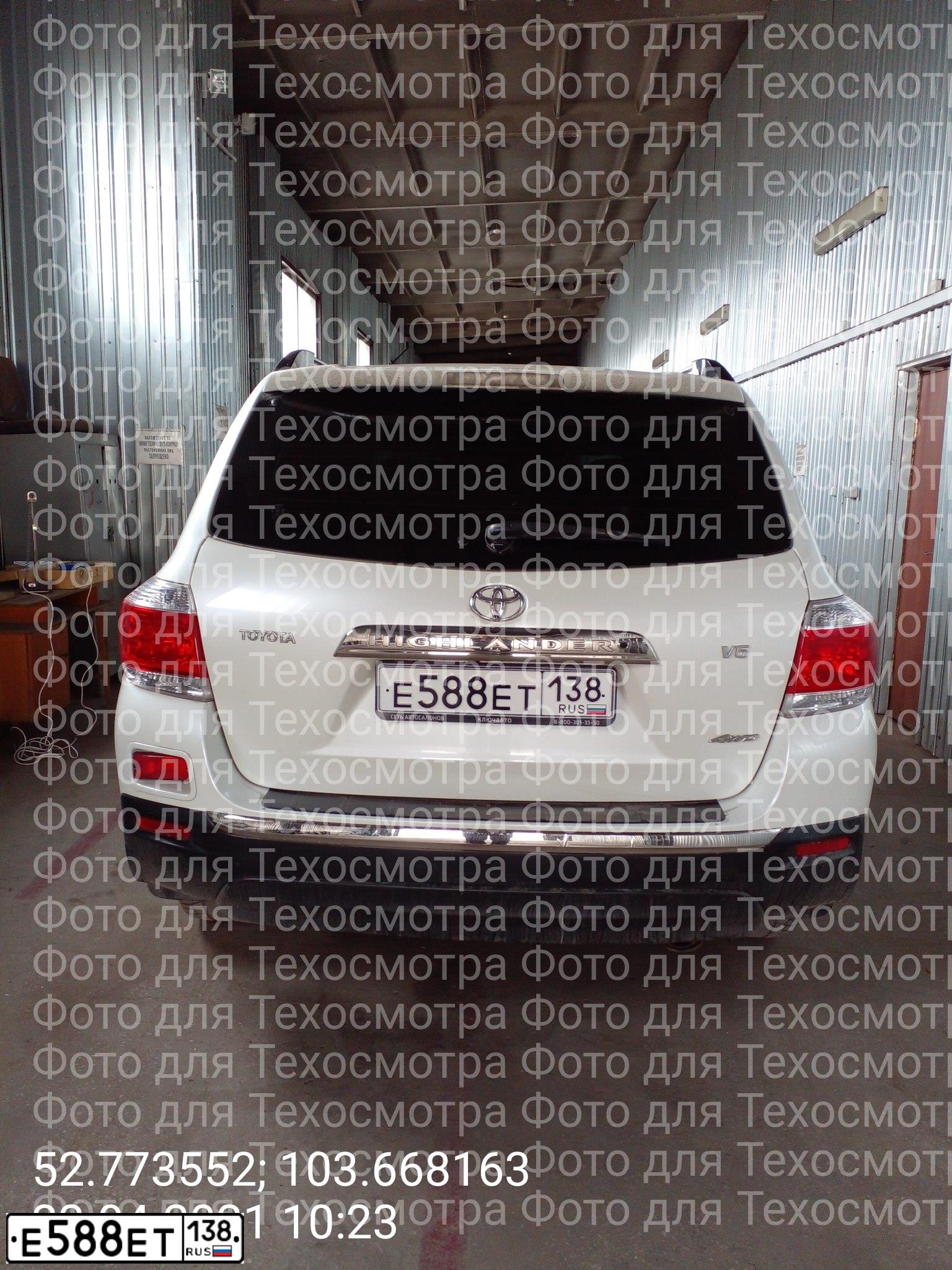 Фото автомобиля TOYOTA HIGHLANDER, 2011 — госномер Х030ВТ138. Цвет: Белый