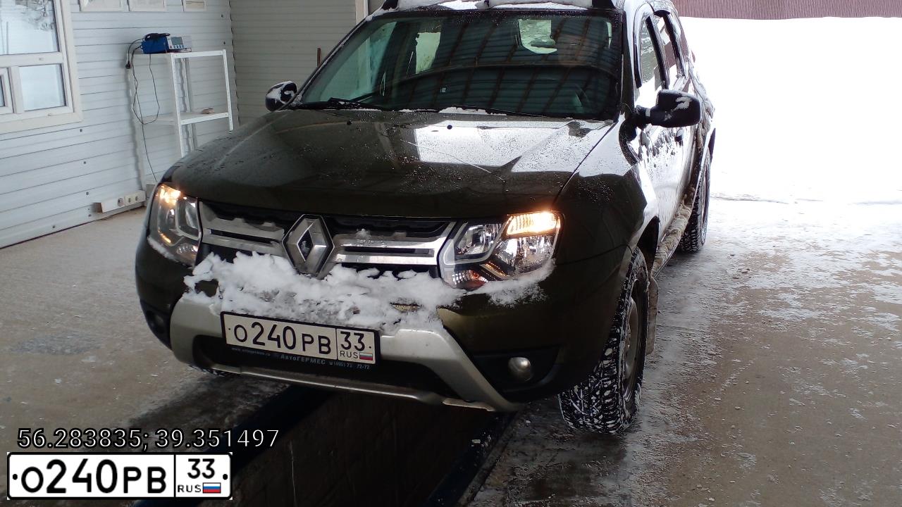 Фото автомобиля RENAULT DUSTER, 2017 — госномер О240РВ33. Цвет: ЗЕЛЕНЫЙ