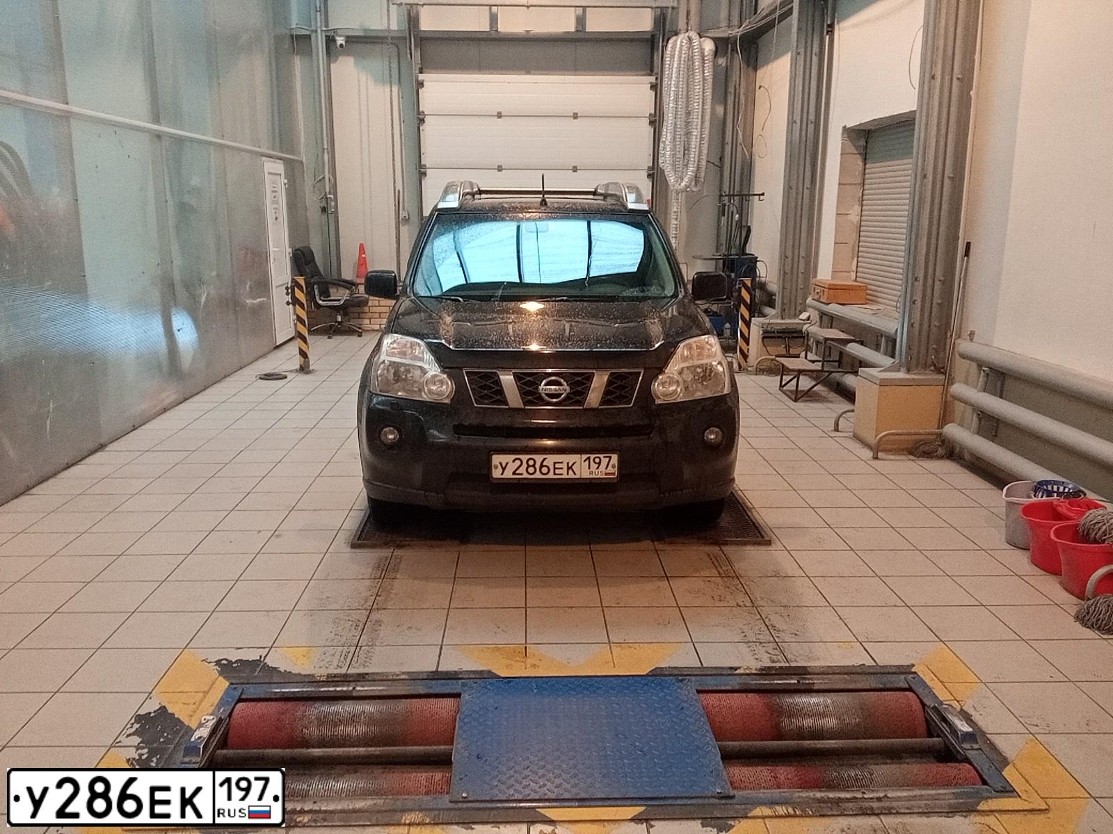Фото автомобиля NISSAN X-TRAIL, 2010 — госномер У286ЕК197. Цвет: ЧЕРНЫЙ