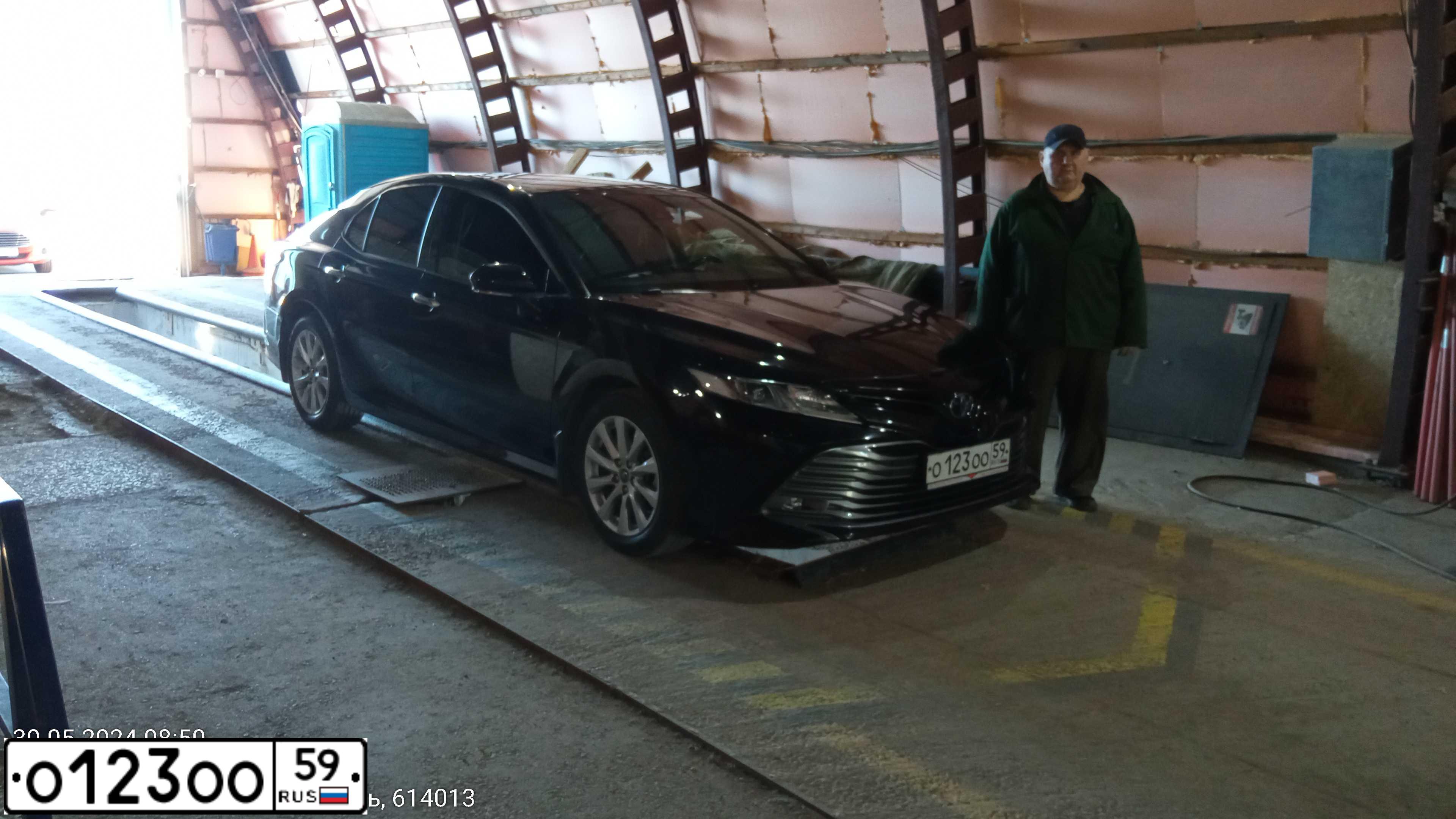 Фото автомобиля TOYOTA COROLLA, 2013 — госномер О425ТЕ159. Цвет: Белый