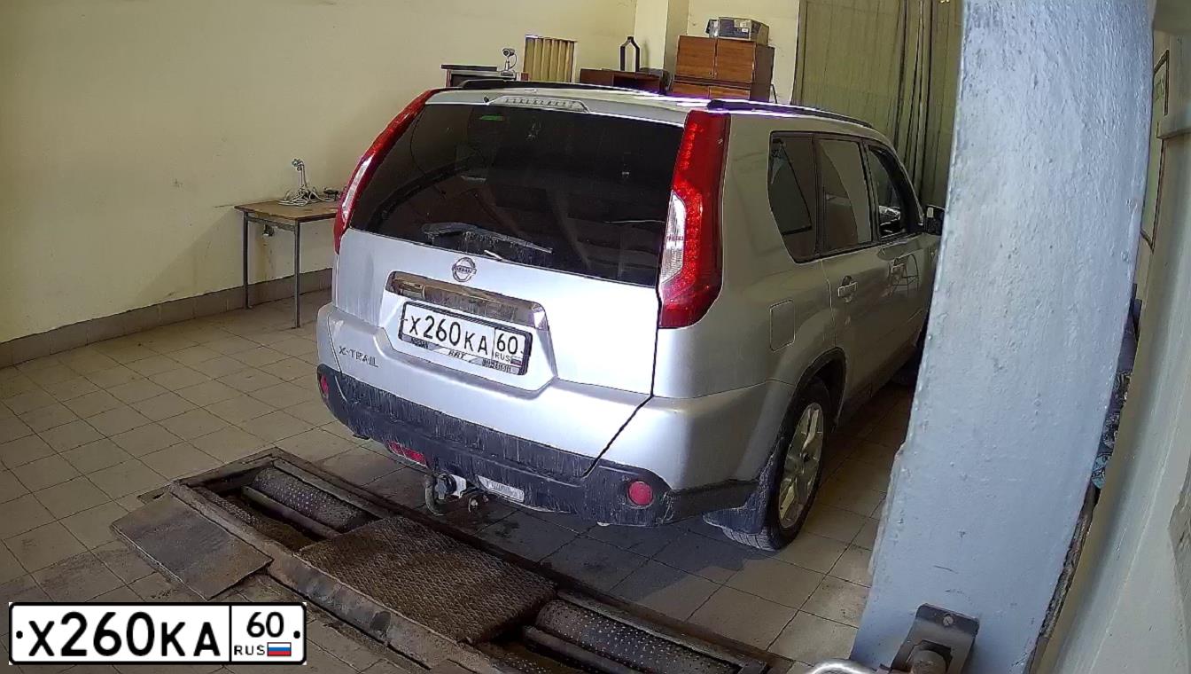 Фото автомобиля NISSAN X-TRAIL, 2012 — госномер Х260КА60. Цвет: СЕРЕБРИСТЫЙ