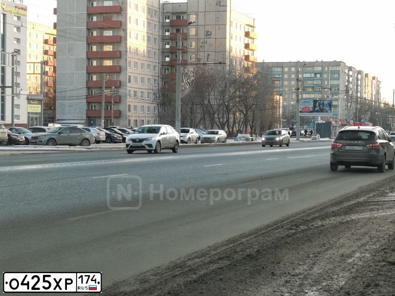 Фото автомобиля KIA RIO, 2018 — госномер О425ХР174. Цвет: Серый