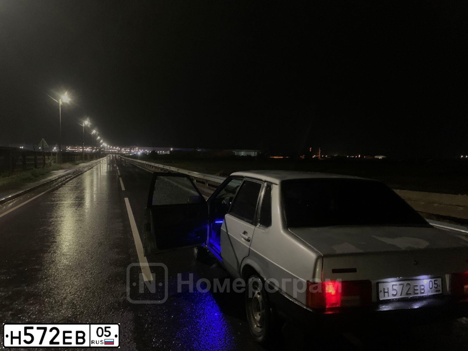 Фото автомобиля LADA 2109 SAMARA, 2002 — госномер Н572ЕВ05. Цвет: СВЕТЛО-СЕРЕБРИСТ.МЕТАЛЛ