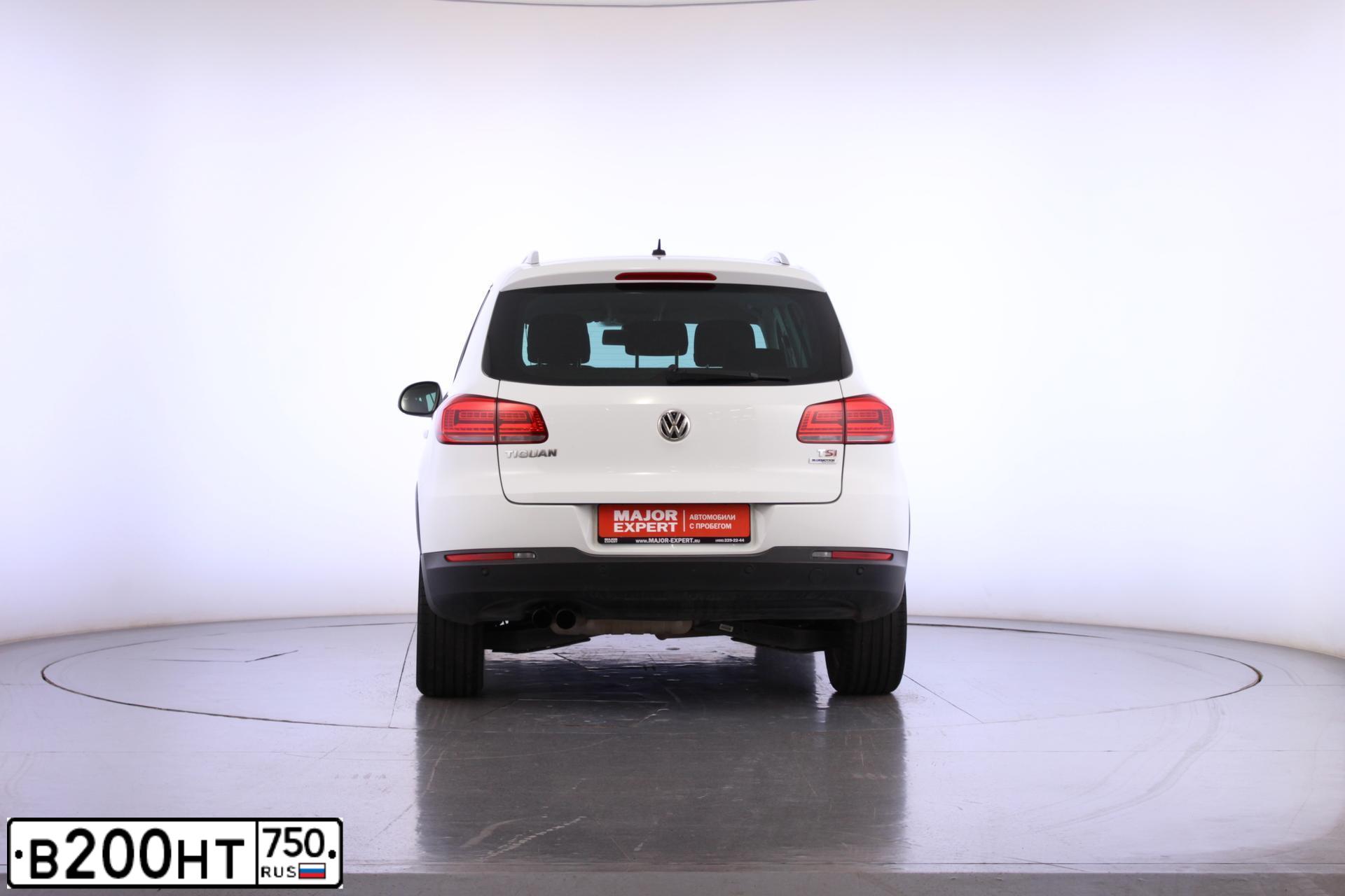 Фото автомобиля VOLKSWAGEN TIGUAN, 2016 — госномер В200НТ750. Цвет: Белый