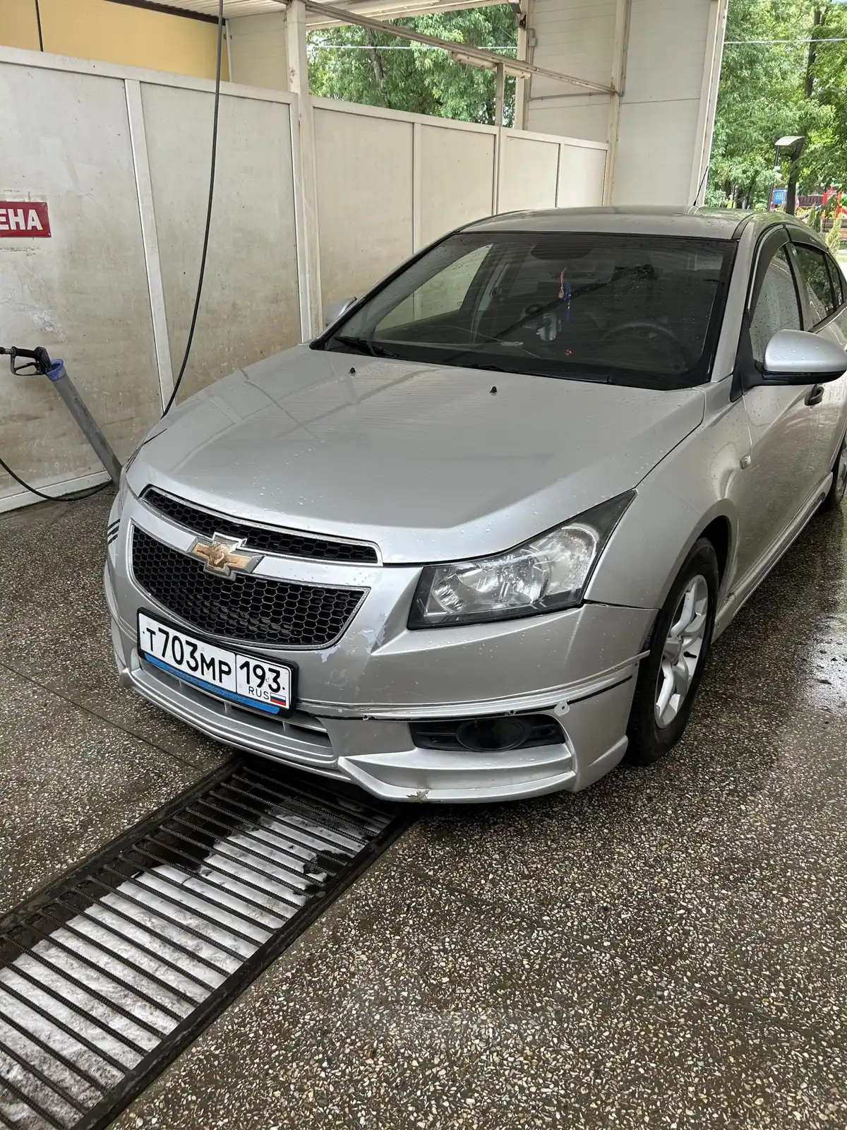 Фото автомобиля CHEVROLET CRUZE, 2011 — госномер Т703МР193. Цвет: СЕРЕБРИСТЫЙ МЕТАЛЛИК