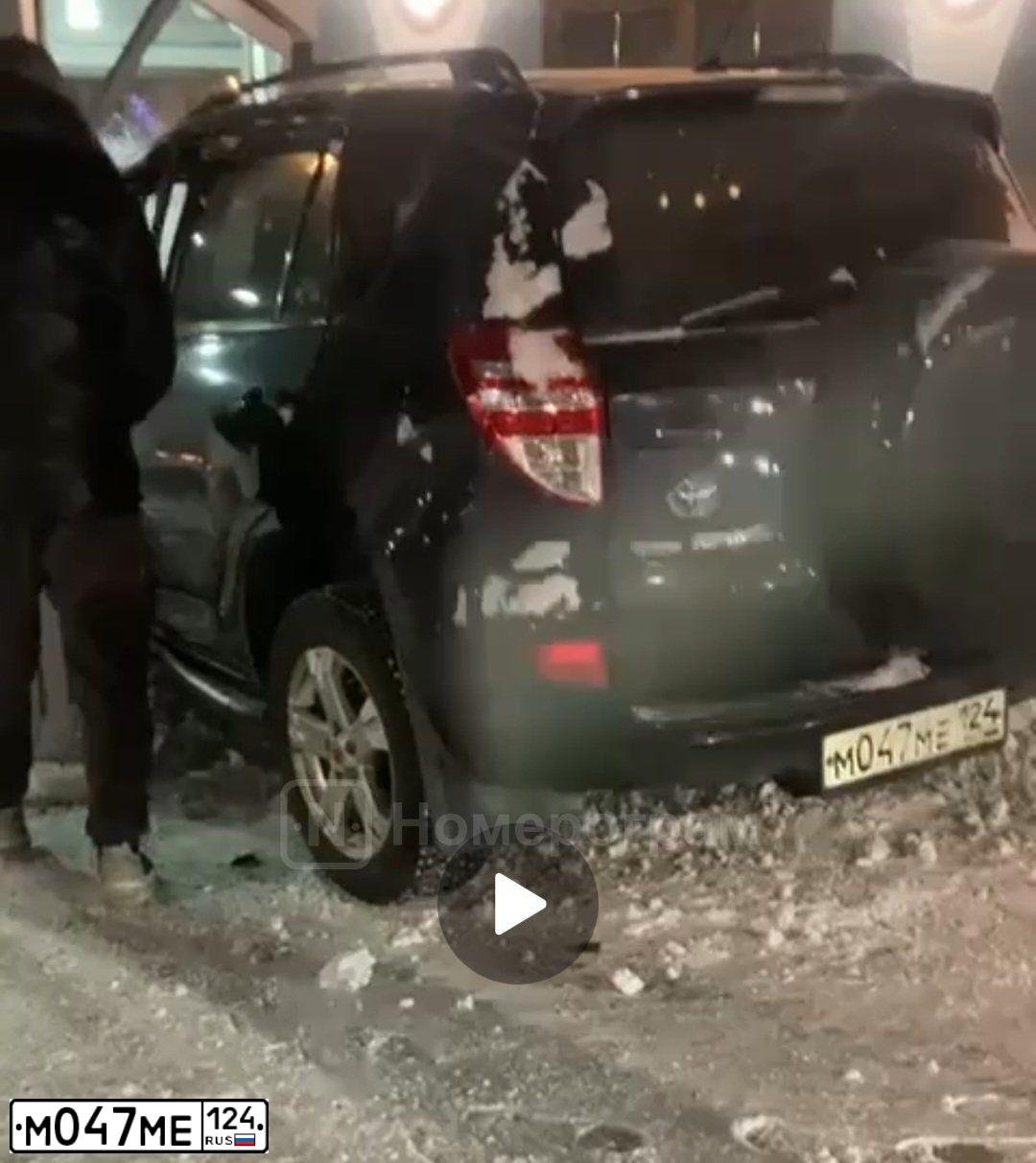 Фото автомобиля TOYOTA RAV4, 2010 — госномер С007КК124. Цвет: ТЕМНО-СЕРЫЙ