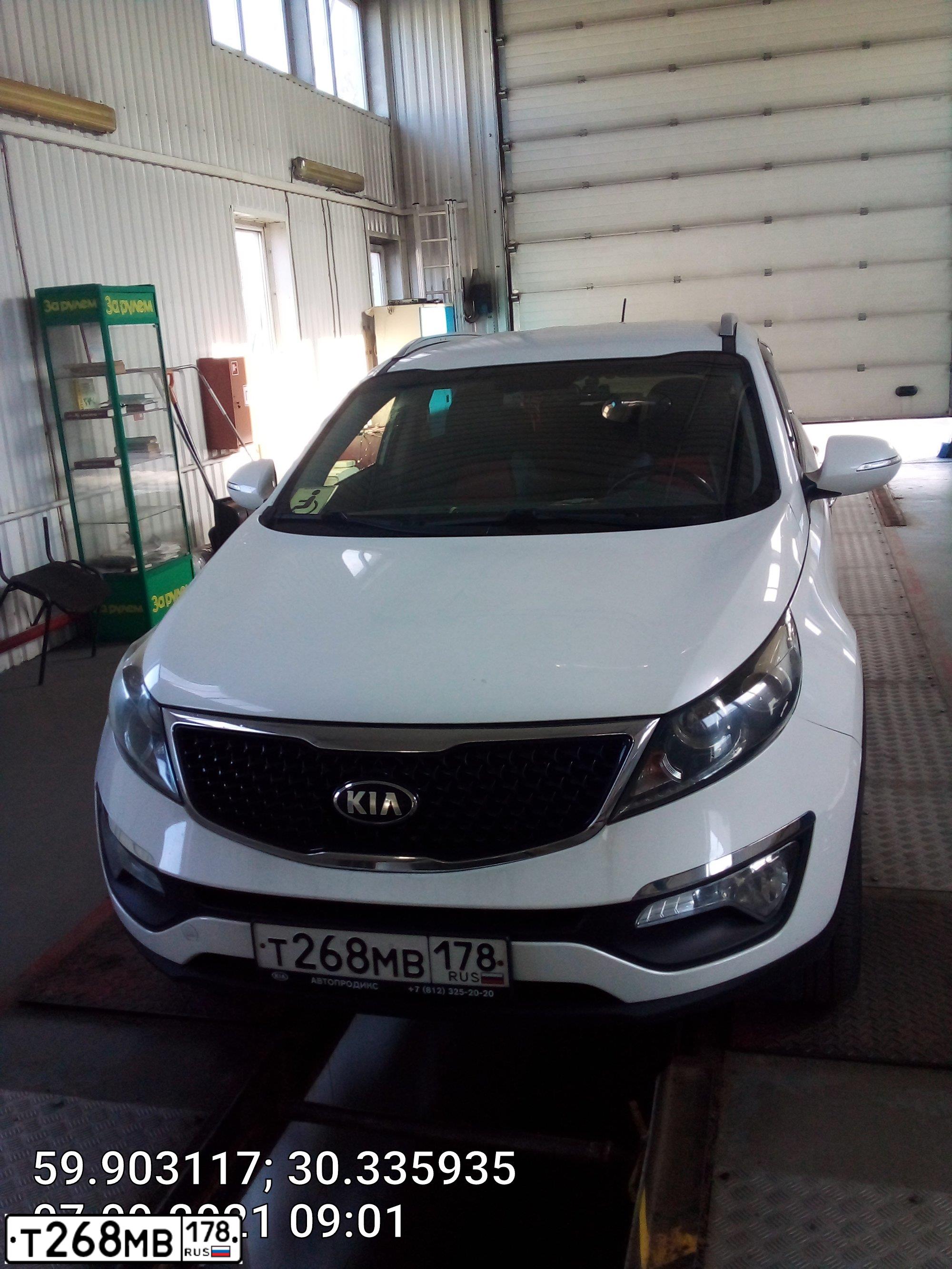 Фото автомобиля KIA SPORTAGE, 2015 — госномер В900ХА790. Цвет: Белый