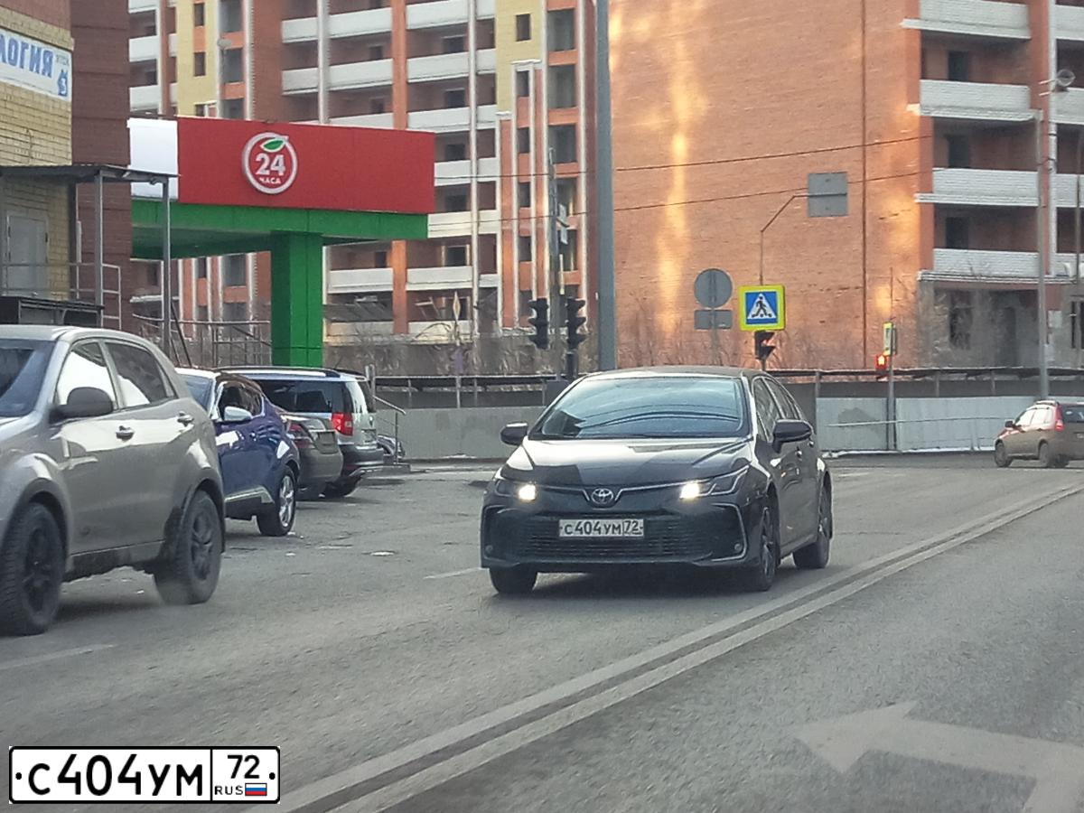 Фото автомобиля TOYOTA COROLLA, 2019 — госномер С404УМ72. Цвет: ЧЕРНЫЙ