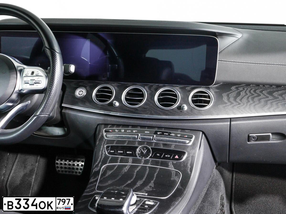 Фото автомобиля MERCEDES E-KLASSE, 2019 — госномер В424ОТ53. Цвет: БЕЛЫЙ